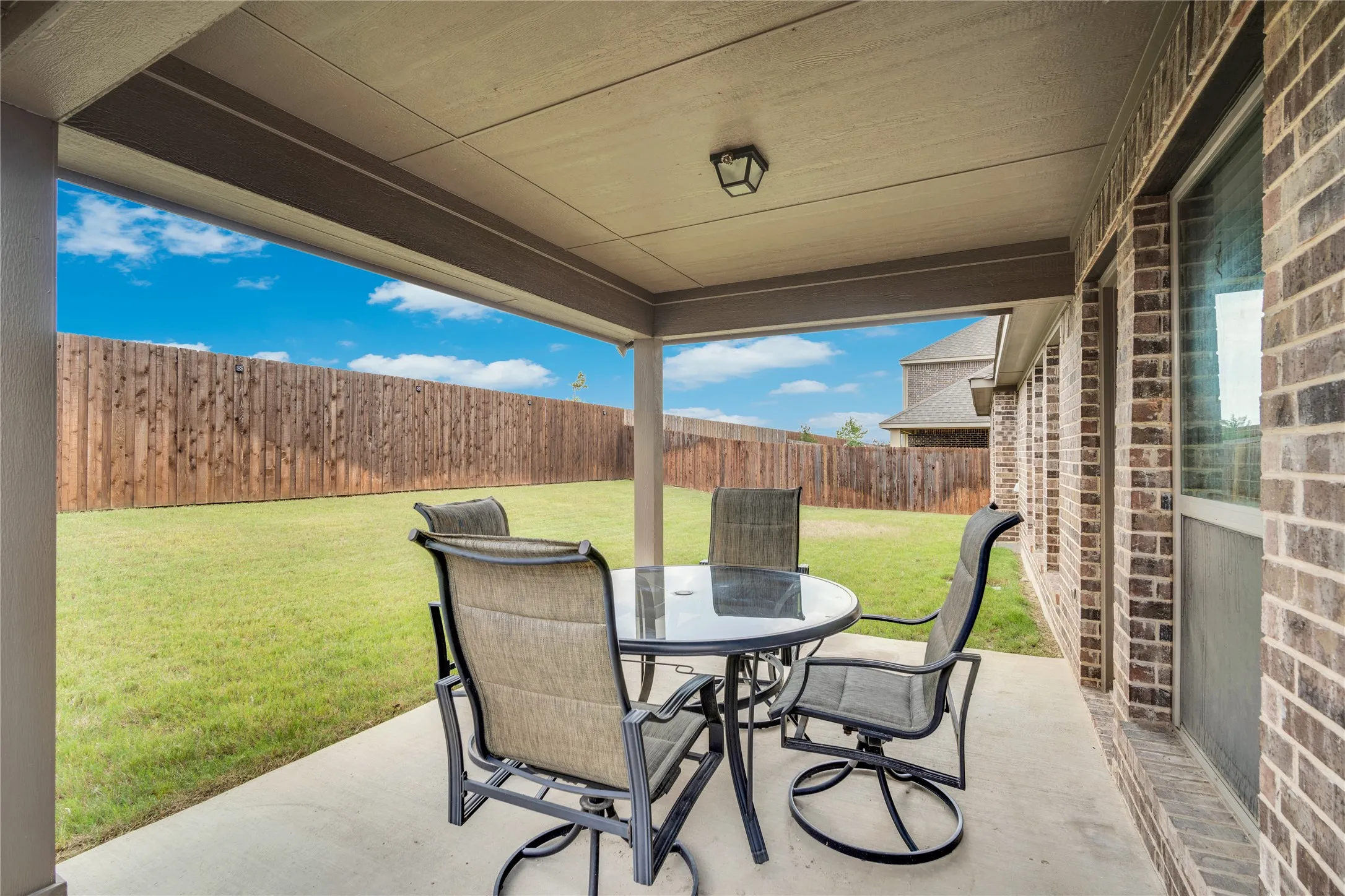 Single Family Residence For Sale in Ellis County , 3226 Paisley Drive, Midlothian, Texas 76065, 4 Bedrooms, 2 Bathrooms, 2 Garage spaces, 2,225 Sqft, built in 2016, Price $414,900, mls#21310896, Real Estate Agent in Midlothian, Homes For Sale in Ellis county, Homes For Sale in Midlothian, Realtor in Midlothian Texas, Real Estate Brokerage Independent Realty Texas, Luminita Cordes Realtor