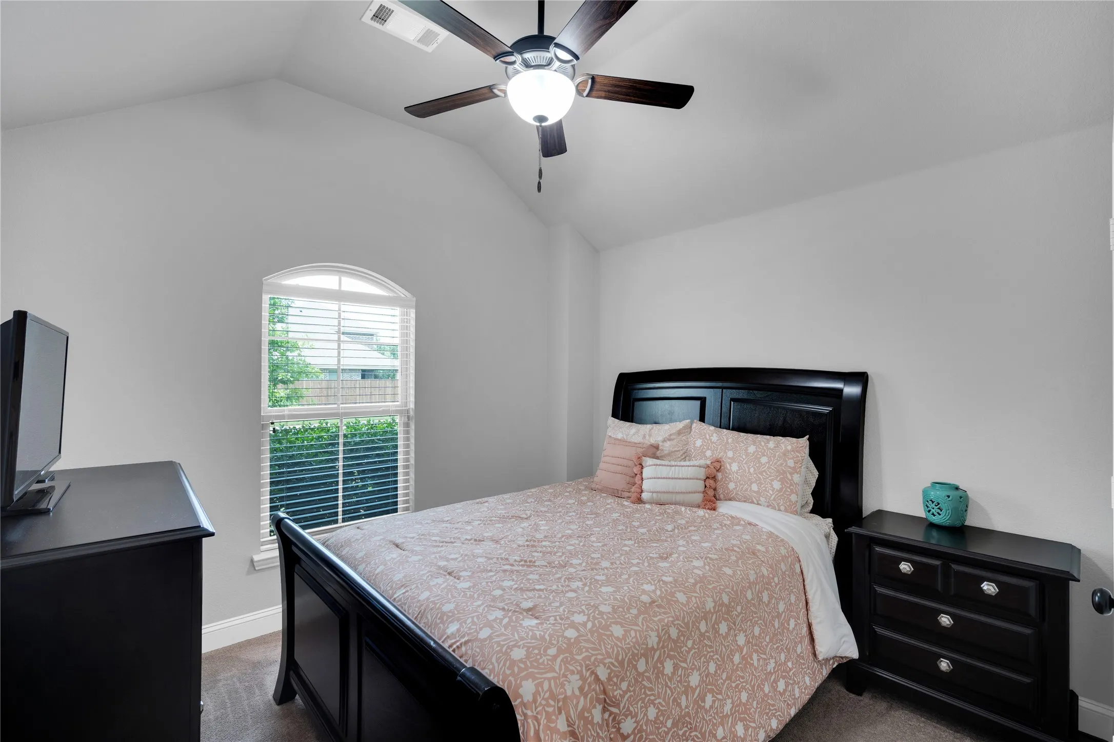 Single Family Residence For Sale in Ellis County , 3226 Paisley Drive, Midlothian, Texas 76065, 4 Bedrooms, 2 Bathrooms, 2 Garage spaces, 2,225 Sqft, built in 2016, Price $414,900, mls#21310896, Real Estate Agent in Midlothian, Homes For Sale in Ellis county, Homes For Sale in Midlothian, Realtor in Midlothian Texas, Real Estate Brokerage Independent Realty Texas, Luminita Cordes Realtor
