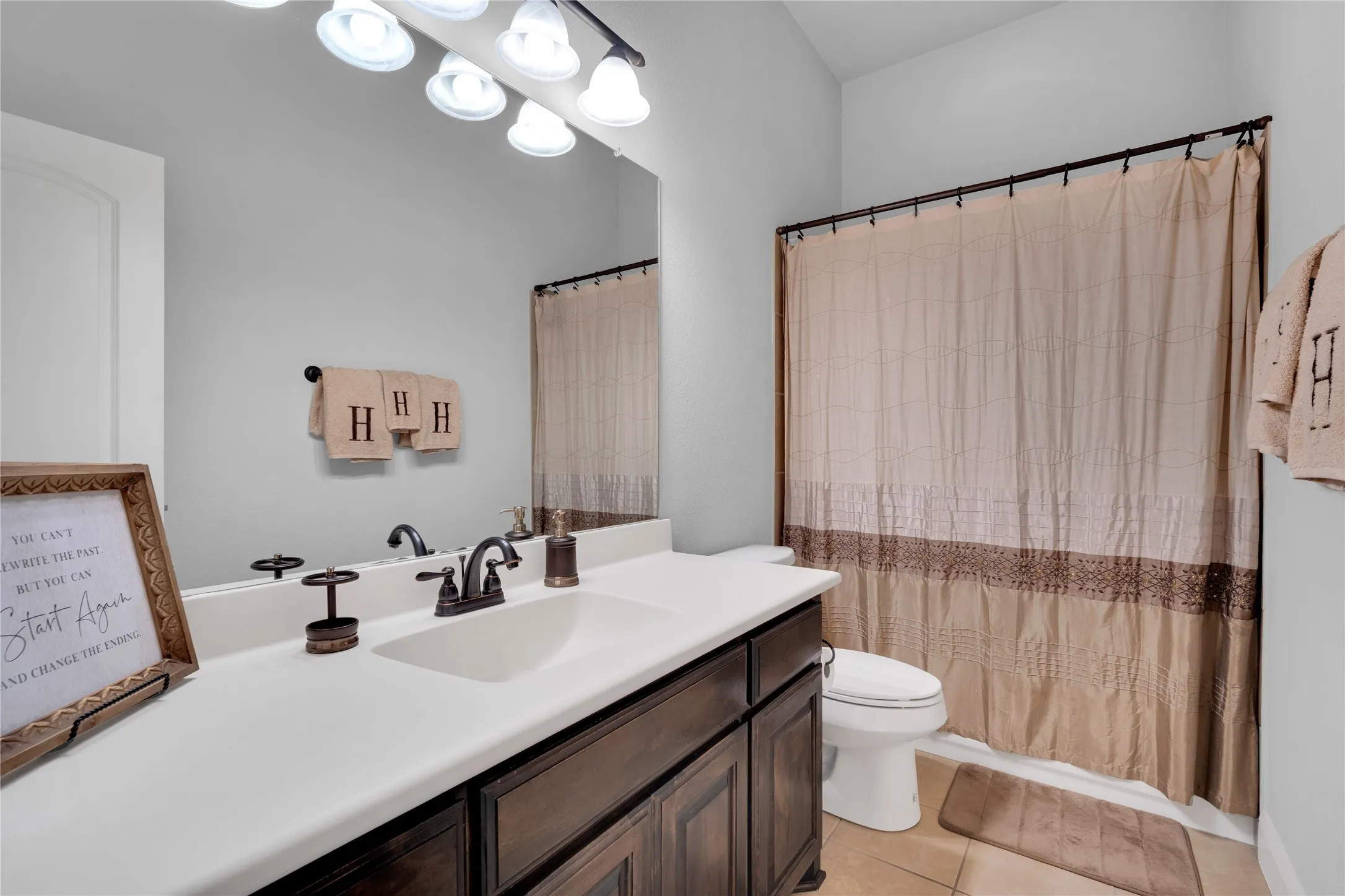 Single Family Residence For Sale in Ellis County , 3226 Paisley Drive, Midlothian, Texas 76065, 4 Bedrooms, 2 Bathrooms, 2 Garage spaces, 2,225 Sqft, built in 2016, Price $414,900, mls#21310896, Real Estate Agent in Midlothian, Homes For Sale in Ellis county, Homes For Sale in Midlothian, Realtor in Midlothian Texas, Real Estate Brokerage Independent Realty Texas, Luminita Cordes Realtor