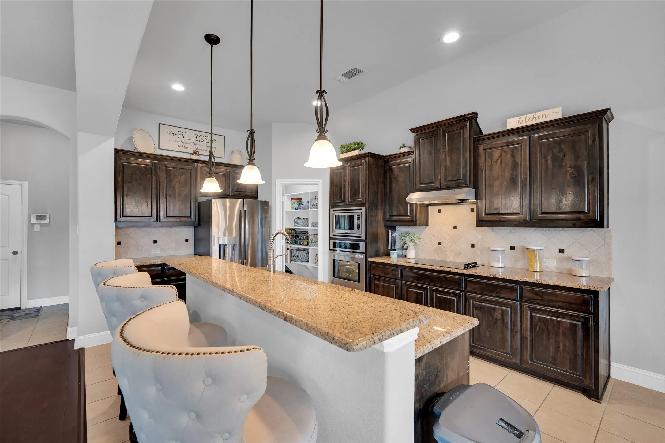 Single Family Residence For Sale in Ellis County , 3226 Paisley Drive, Midlothian, Texas 76065, 4 Bedrooms, 2 Bathrooms, 2 Garage spaces, 2,225 Sqft, built in 2016, Price $414,900, mls#21310896, Real Estate Agent in Midlothian, Homes For Sale in Ellis county, Homes For Sale in Midlothian, Realtor in Midlothian Texas, Real Estate Brokerage Independent Realty Texas, Luminita Cordes Realtor