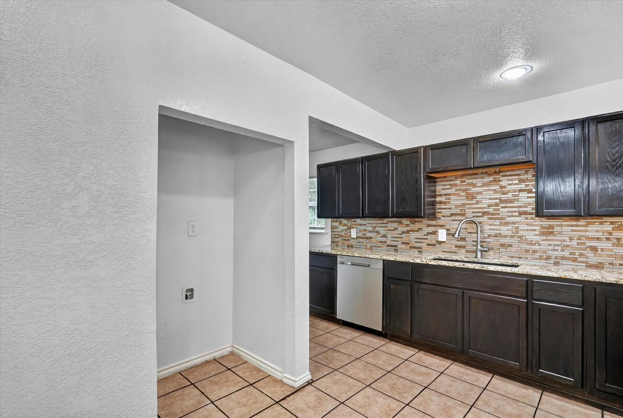Single Family Residence For Rent in Tarrant County , 5301 Scoggins Street, Sansom Park, Texas 76114, 3 Bedroom, 2 Bathroom, Garage spaces, 1,453 Sqft, built in 1945, mls#21311678, Real Estate Agent in Sansom Park, Homes For Rent in Tarrant county, Homes For Rent in Sansom Park, Realtor in Sansom Park Texas, Real Estate Brokerage Independent Realty Texas, Luminita Cordes Realtor
