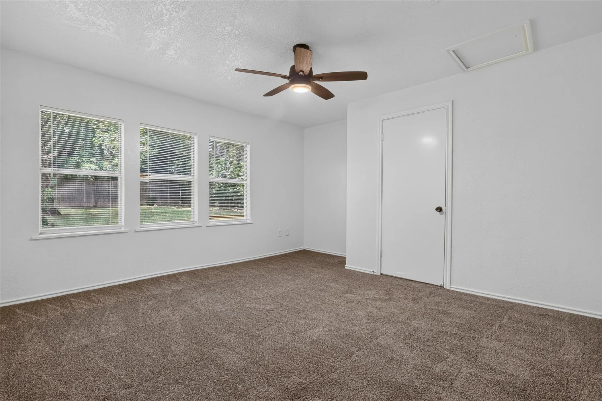 Single Family Residence For Rent in Tarrant County , 5301 Scoggins Street, Sansom Park, Texas 76114, 3 Bedroom, 2 Bathroom, Garage spaces, 1,453 Sqft, built in 1945, mls#21311678, Real Estate Agent in Sansom Park, Homes For Rent in Tarrant county, Homes For Rent in Sansom Park, Realtor in Sansom Park Texas, Real Estate Brokerage Independent Realty Texas, Luminita Cordes Realtor