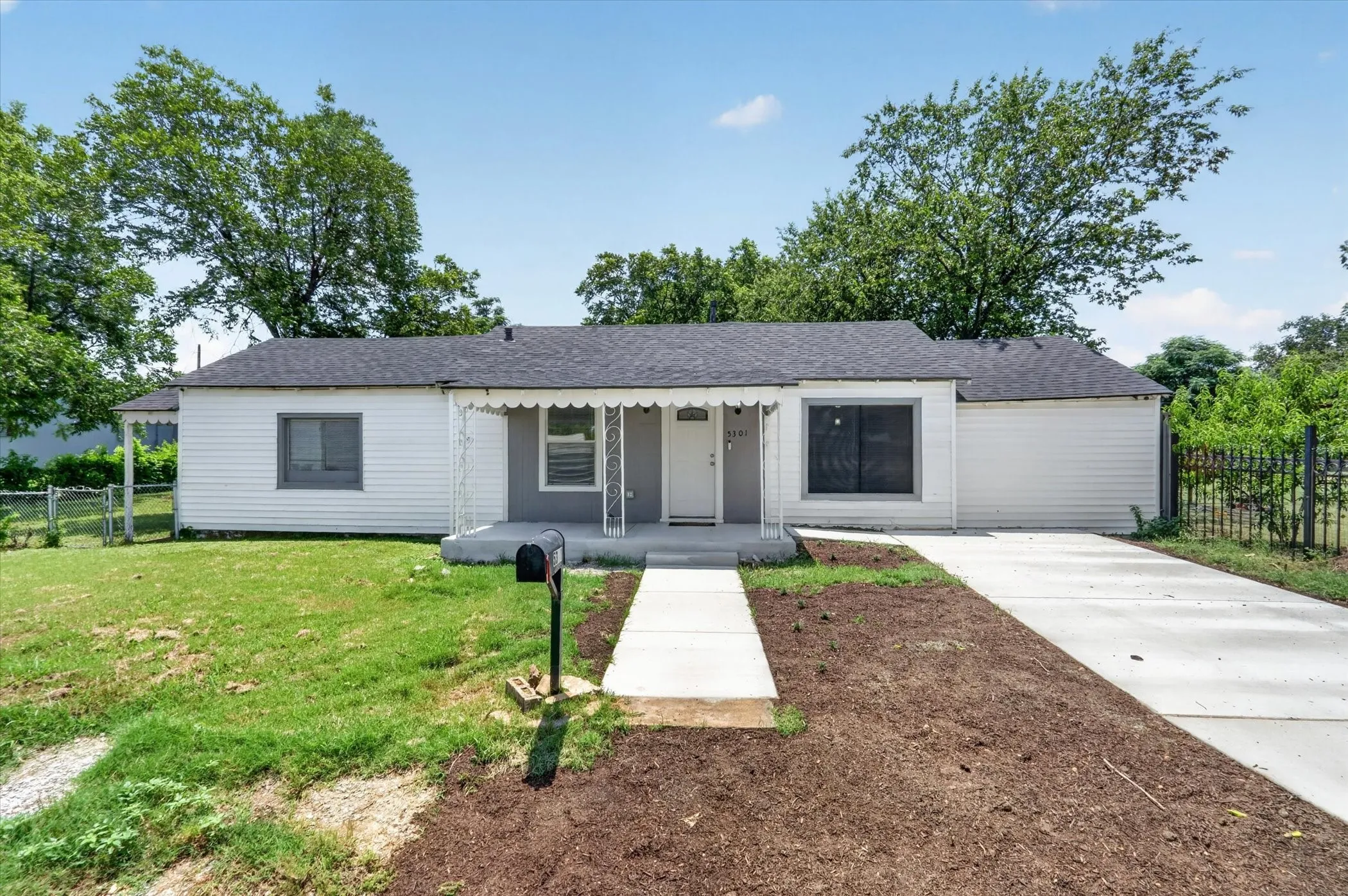 Single Family Residence For Rent in Tarrant County , 5301 Scoggins Street, Sansom Park, Texas 76114, 3 Bedroom, 2 Bathroom, Garage spaces, 1,453 Sqft, built in 1945, mls#21311678, Real Estate Agent in Sansom Park, Homes For Rent in Tarrant county, Homes For Rent in Sansom Park, Realtor in Sansom Park Texas, Real Estate Brokerage Independent Realty Texas, Luminita Cordes Realtor