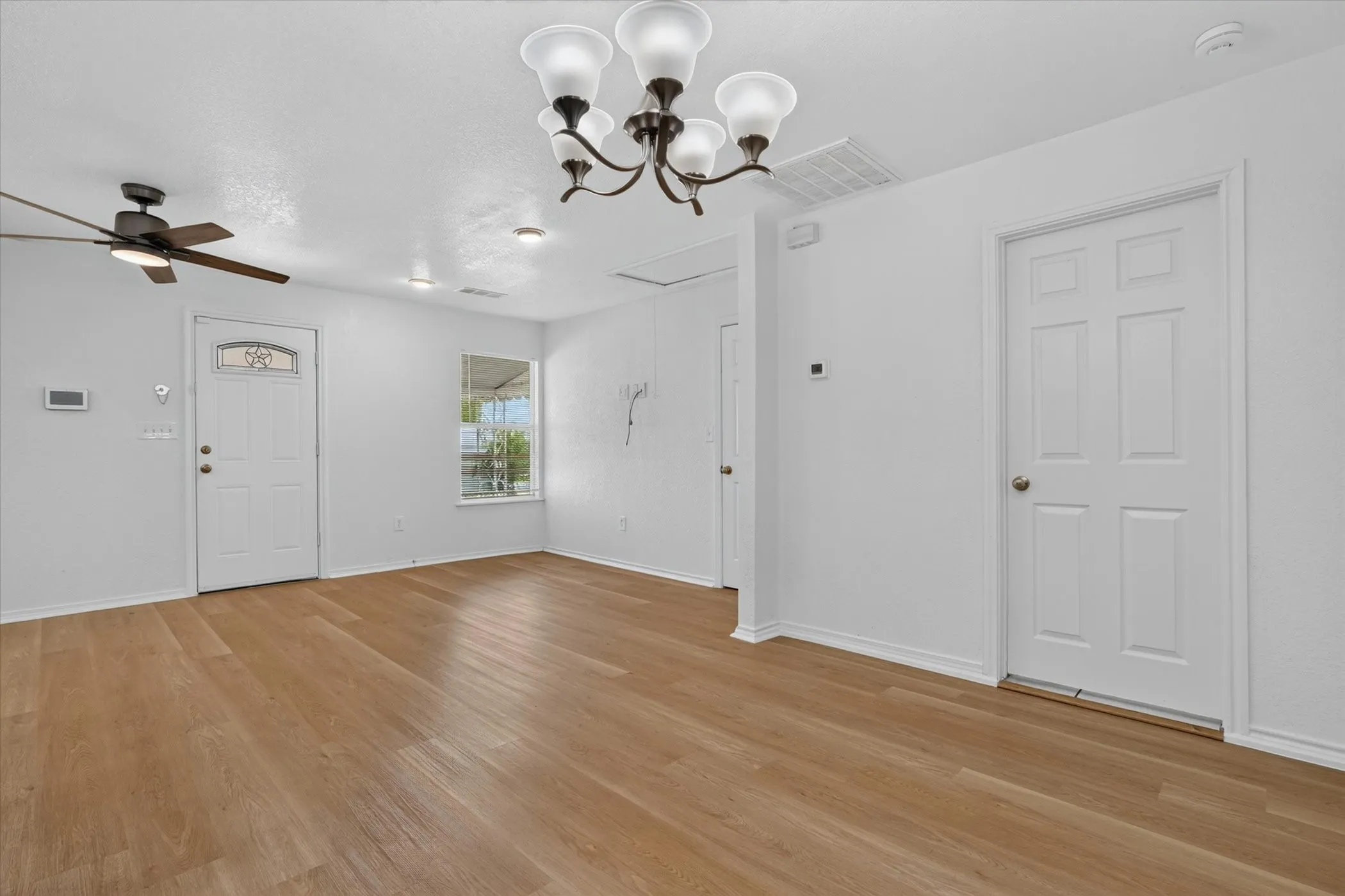 Single Family Residence For Rent in Tarrant County , 5301 Scoggins Street, Sansom Park, Texas 76114, 3 Bedroom, 2 Bathroom, Garage spaces, 1,453 Sqft, built in 1945, mls#21311678, Real Estate Agent in Sansom Park, Homes For Rent in Tarrant county, Homes For Rent in Sansom Park, Realtor in Sansom Park Texas, Real Estate Brokerage Independent Realty Texas, Luminita Cordes Realtor