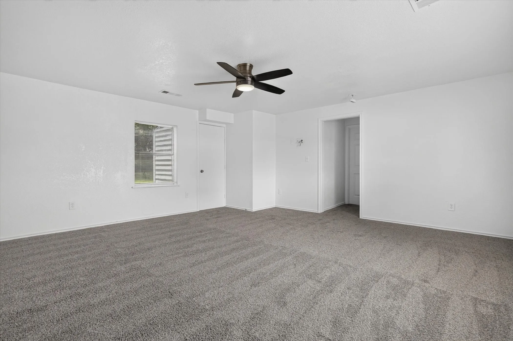 Single Family Residence For Rent in Tarrant County , 5301 Scoggins Street, Sansom Park, Texas 76114, 3 Bedroom, 2 Bathroom, Garage spaces, 1,453 Sqft, built in 1945, mls#21311678, Real Estate Agent in Sansom Park, Homes For Rent in Tarrant county, Homes For Rent in Sansom Park, Realtor in Sansom Park Texas, Real Estate Brokerage Independent Realty Texas, Luminita Cordes Realtor