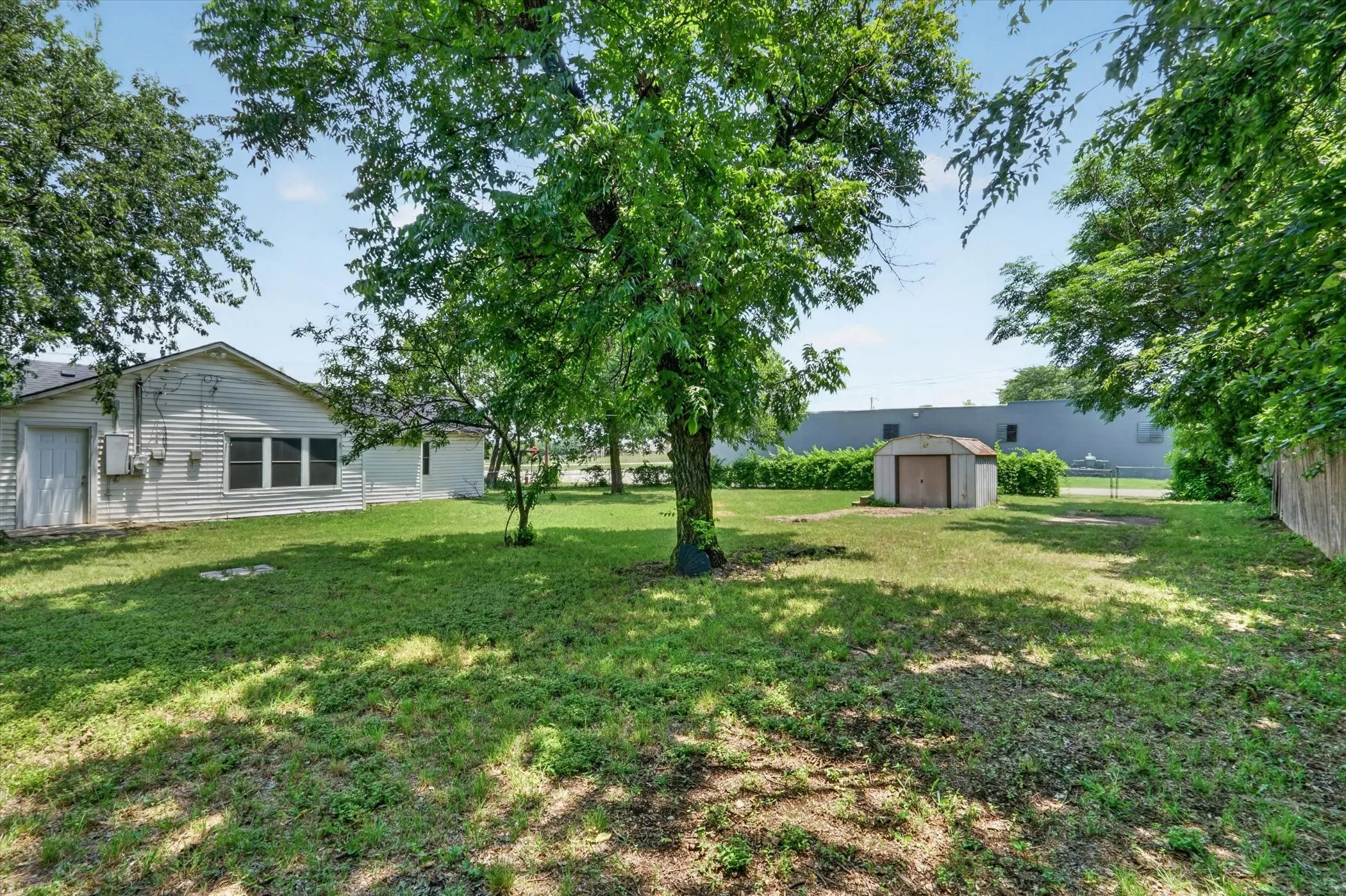 Single Family Residence For Rent in Tarrant County , 5301 Scoggins Street, Sansom Park, Texas 76114, 3 Bedroom, 2 Bathroom, Garage spaces, 1,453 Sqft, built in 1945, mls#21311678, Real Estate Agent in Sansom Park, Homes For Rent in Tarrant county, Homes For Rent in Sansom Park, Realtor in Sansom Park Texas, Real Estate Brokerage Independent Realty Texas, Luminita Cordes Realtor
