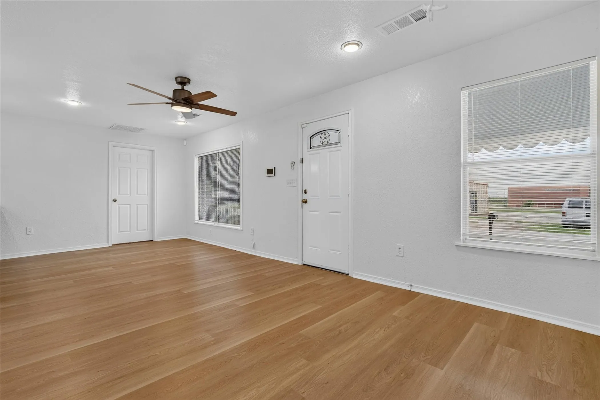 Single Family Residence For Rent in Tarrant County , 5301 Scoggins Street, Sansom Park, Texas 76114, 3 Bedroom, 2 Bathroom, Garage spaces, 1,453 Sqft, built in 1945, mls#21311678, Real Estate Agent in Sansom Park, Homes For Rent in Tarrant county, Homes For Rent in Sansom Park, Realtor in Sansom Park Texas, Real Estate Brokerage Independent Realty Texas, Luminita Cordes Realtor
