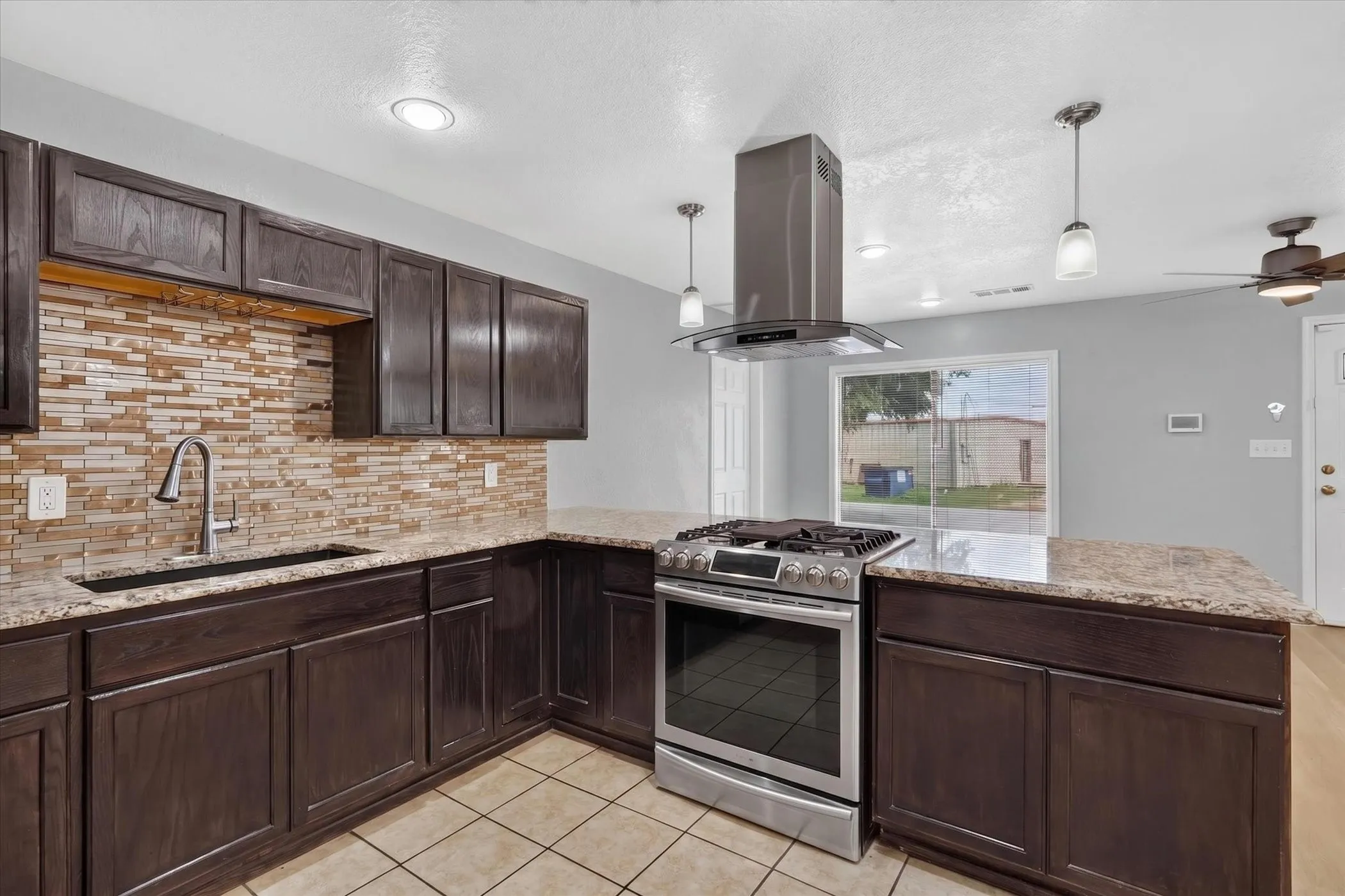 Single Family Residence For Rent in Tarrant County , 5301 Scoggins Street, Sansom Park, Texas 76114, 3 Bedroom, 2 Bathroom, Garage spaces, 1,453 Sqft, built in 1945, mls#21311678, Real Estate Agent in Sansom Park, Homes For Rent in Tarrant county, Homes For Rent in Sansom Park, Realtor in Sansom Park Texas, Real Estate Brokerage Independent Realty Texas, Luminita Cordes Realtor