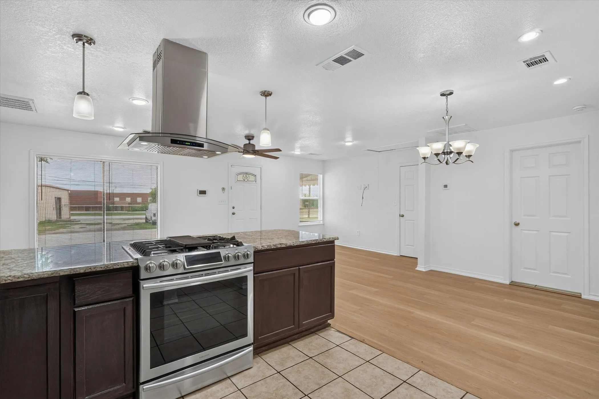 Single Family Residence For Rent in Tarrant County , 5301 Scoggins Street, Sansom Park, Texas 76114, 3 Bedroom, 2 Bathroom, Garage spaces, 1,453 Sqft, built in 1945, mls#21311678, Real Estate Agent in Sansom Park, Homes For Rent in Tarrant county, Homes For Rent in Sansom Park, Realtor in Sansom Park Texas, Real Estate Brokerage Independent Realty Texas, Luminita Cordes Realtor