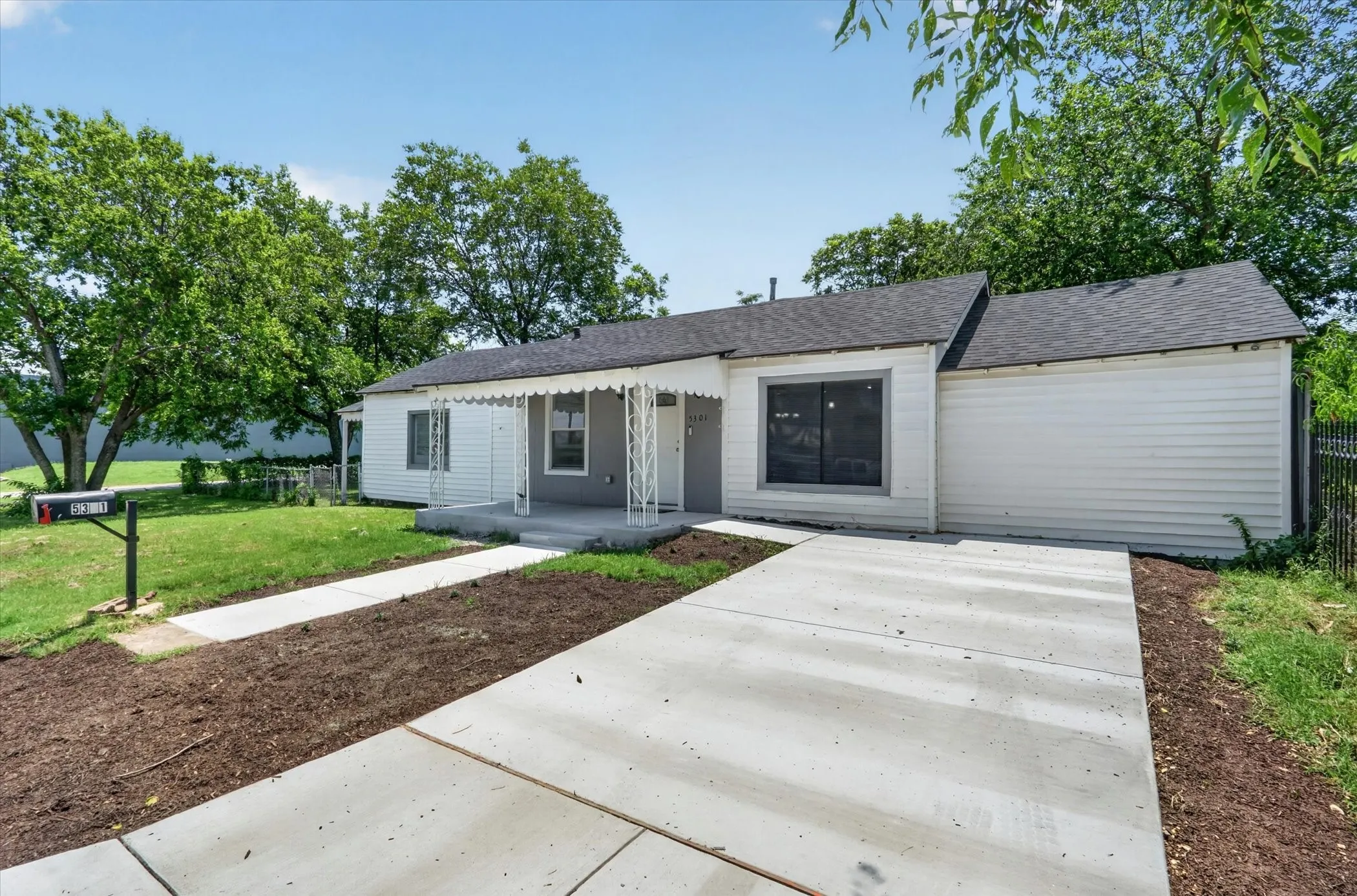 Single Family Residence For Rent in Tarrant County , 5301 Scoggins Street, Sansom Park, Texas 76114, 3 Bedroom, 2 Bathroom, Garage spaces, 1,453 Sqft, built in 1945, mls#21311678, Real Estate Agent in Sansom Park, Homes For Rent in Tarrant county, Homes For Rent in Sansom Park, Realtor in Sansom Park Texas, Real Estate Brokerage Independent Realty Texas, Luminita Cordes Realtor