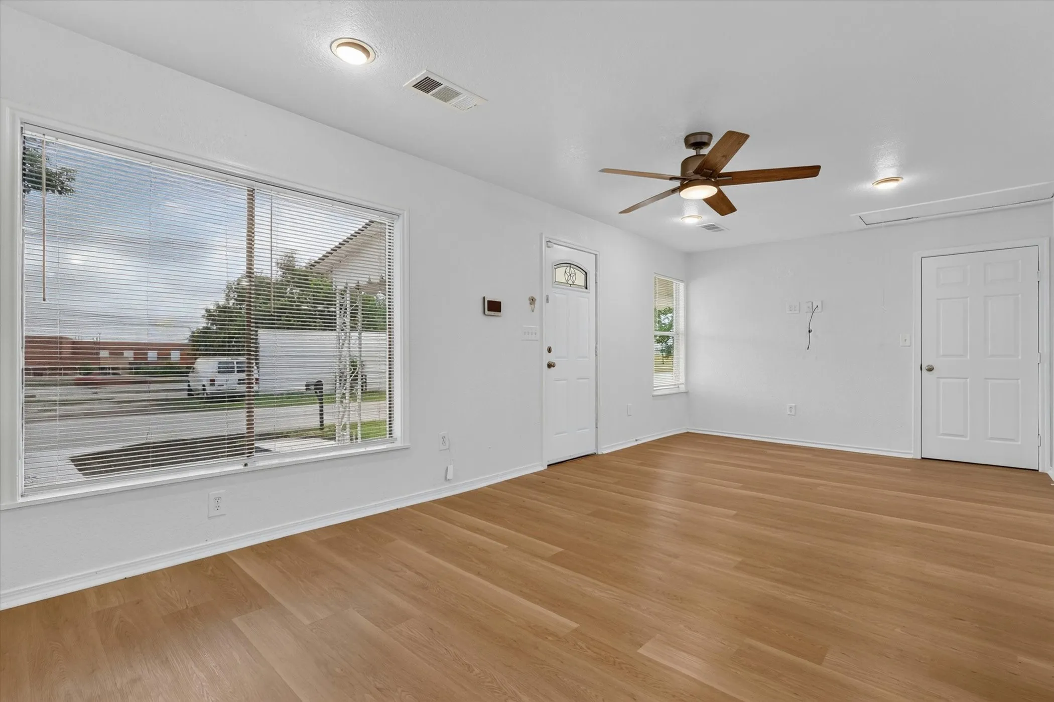 Single Family Residence For Rent in Tarrant County , 5301 Scoggins Street, Sansom Park, Texas 76114, 3 Bedroom, 2 Bathroom, Garage spaces, 1,453 Sqft, built in 1945, mls#21311678, Real Estate Agent in Sansom Park, Homes For Rent in Tarrant county, Homes For Rent in Sansom Park, Realtor in Sansom Park Texas, Real Estate Brokerage Independent Realty Texas, Luminita Cordes Realtor