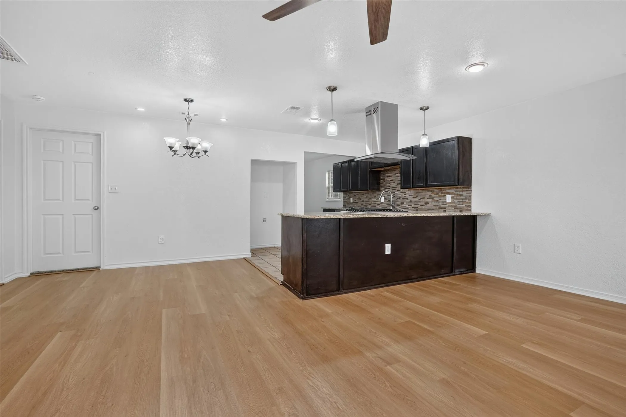Single Family Residence For Rent in Tarrant County , 5301 Scoggins Street, Sansom Park, Texas 76114, 3 Bedroom, 2 Bathroom, Garage spaces, 1,453 Sqft, built in 1945, mls#21311678, Real Estate Agent in Sansom Park, Homes For Rent in Tarrant county, Homes For Rent in Sansom Park, Realtor in Sansom Park Texas, Real Estate Brokerage Independent Realty Texas, Luminita Cordes Realtor