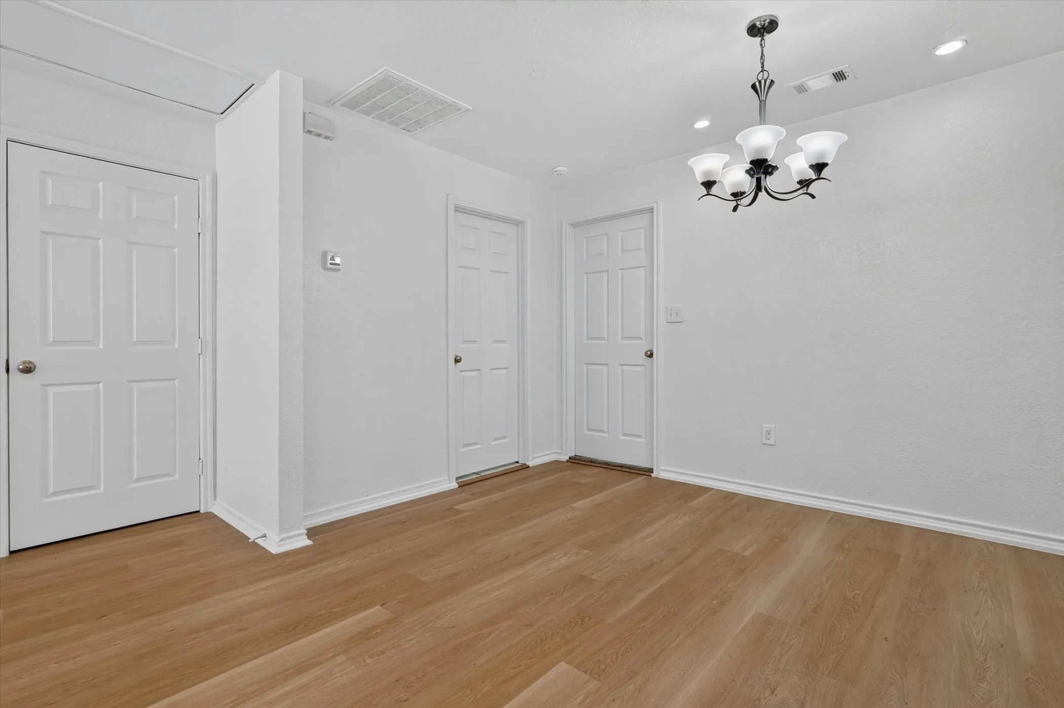 Single Family Residence For Rent in Tarrant County , 5301 Scoggins Street, Sansom Park, Texas 76114, 3 Bedroom, 2 Bathroom, Garage spaces, 1,453 Sqft, built in 1945, mls#21311678, Real Estate Agent in Sansom Park, Homes For Rent in Tarrant county, Homes For Rent in Sansom Park, Realtor in Sansom Park Texas, Real Estate Brokerage Independent Realty Texas, Luminita Cordes Realtor