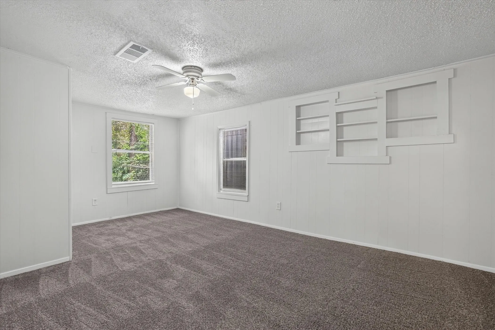 Single Family Residence For Rent in Tarrant County , 5301 Scoggins Street, Sansom Park, Texas 76114, 3 Bedroom, 2 Bathroom, Garage spaces, 1,453 Sqft, built in 1945, mls#21311678, Real Estate Agent in Sansom Park, Homes For Rent in Tarrant county, Homes For Rent in Sansom Park, Realtor in Sansom Park Texas, Real Estate Brokerage Independent Realty Texas, Luminita Cordes Realtor
