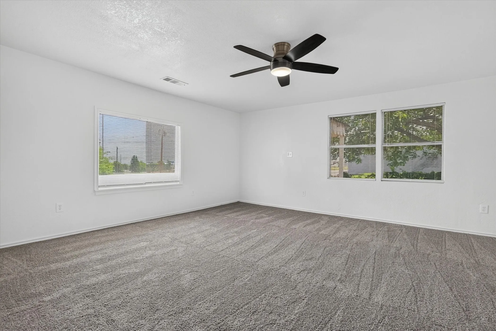 Single Family Residence For Rent in Tarrant County , 5301 Scoggins Street, Sansom Park, Texas 76114, 3 Bedroom, 2 Bathroom, Garage spaces, 1,453 Sqft, built in 1945, mls#21311678, Real Estate Agent in Sansom Park, Homes For Rent in Tarrant county, Homes For Rent in Sansom Park, Realtor in Sansom Park Texas, Real Estate Brokerage Independent Realty Texas, Luminita Cordes Realtor