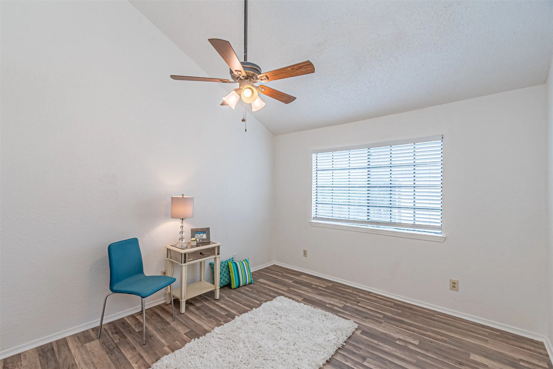 Condominium For Sale in Dallas County , 5590 Spring Valley Road C205, Dallas, Texas 75254, 2 Bedroom, 2 Bathroom, 1 Garage spaces, 920 Sqft, built in 1982, mls#21310203, Real Estate Agent in Dallas, Homes For Sale in Dallas county, Homes For Sale in Dallas, Realtor in Dallas Texas, Real Estate Brokerage Independent Realty Texas, Luminita Cordes Realtor