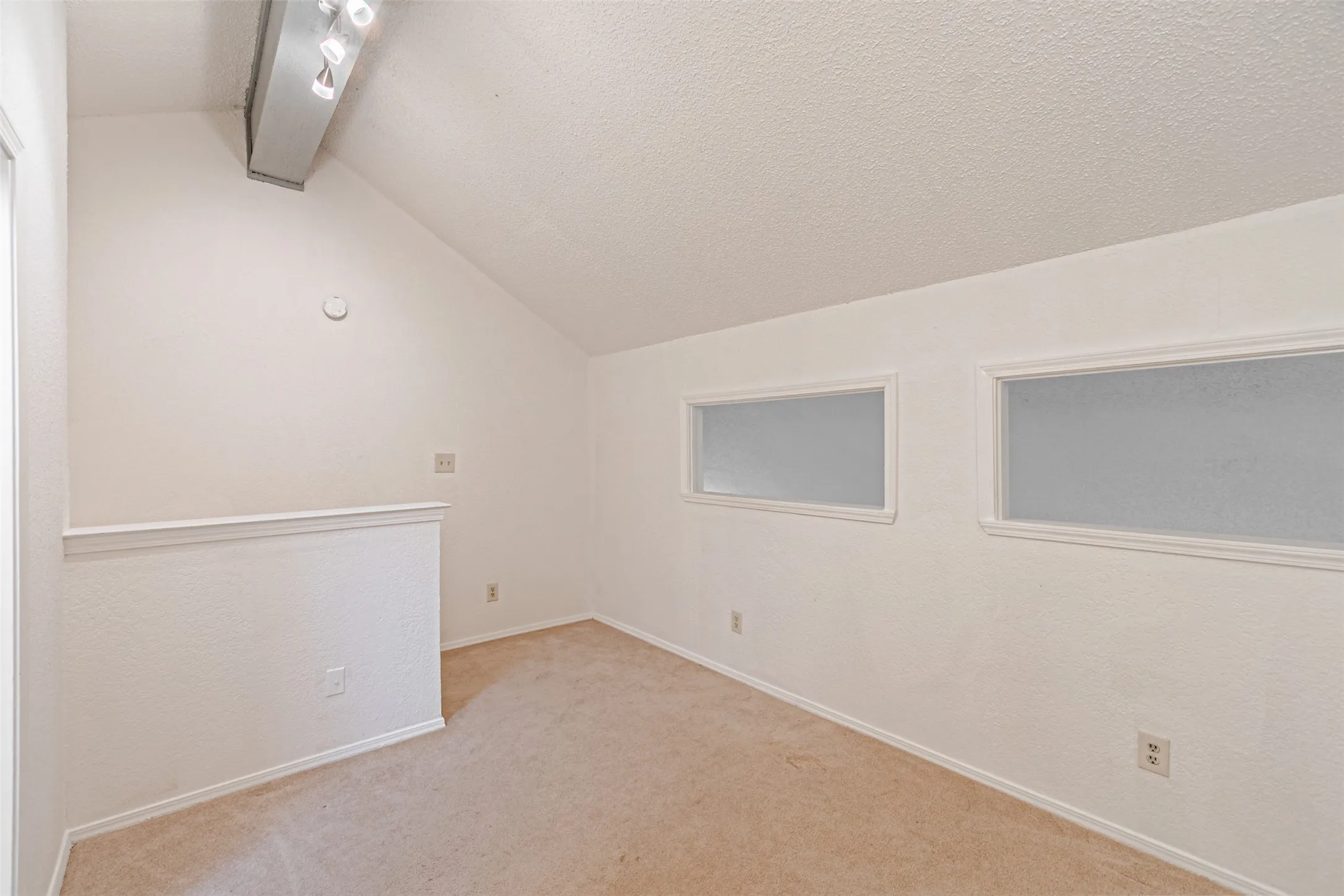 Condominium For Sale in Dallas County , 5590 Spring Valley Road C205, Dallas, Texas 75254, 2 Bedroom, 2 Bathroom, 1 Garage spaces, 920 Sqft, built in 1982, mls#21310203, Real Estate Agent in Dallas, Homes For Sale in Dallas county, Homes For Sale in Dallas, Realtor in Dallas Texas, Real Estate Brokerage Independent Realty Texas, Luminita Cordes Realtor