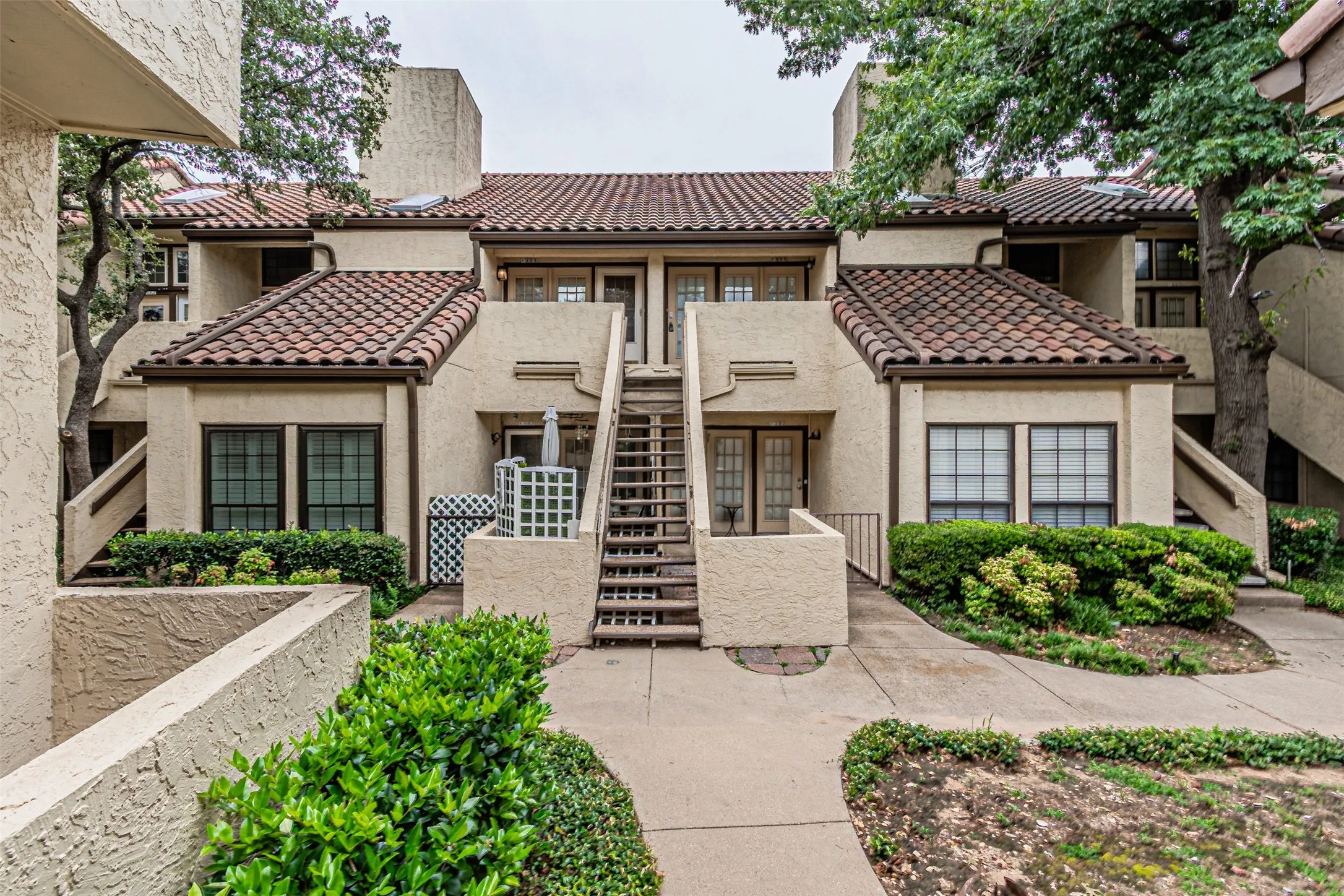 Condominium For Sale in Dallas County , 5590 Spring Valley Road C205, Dallas, Texas 75254, 2 Bedroom, 2 Bathroom, 1 Garage spaces, 920 Sqft, built in 1982, mls#21310203, Real Estate Agent in Dallas, Homes For Sale in Dallas county, Homes For Sale in Dallas, Realtor in Dallas Texas, Real Estate Brokerage Independent Realty Texas, Luminita Cordes Realtor