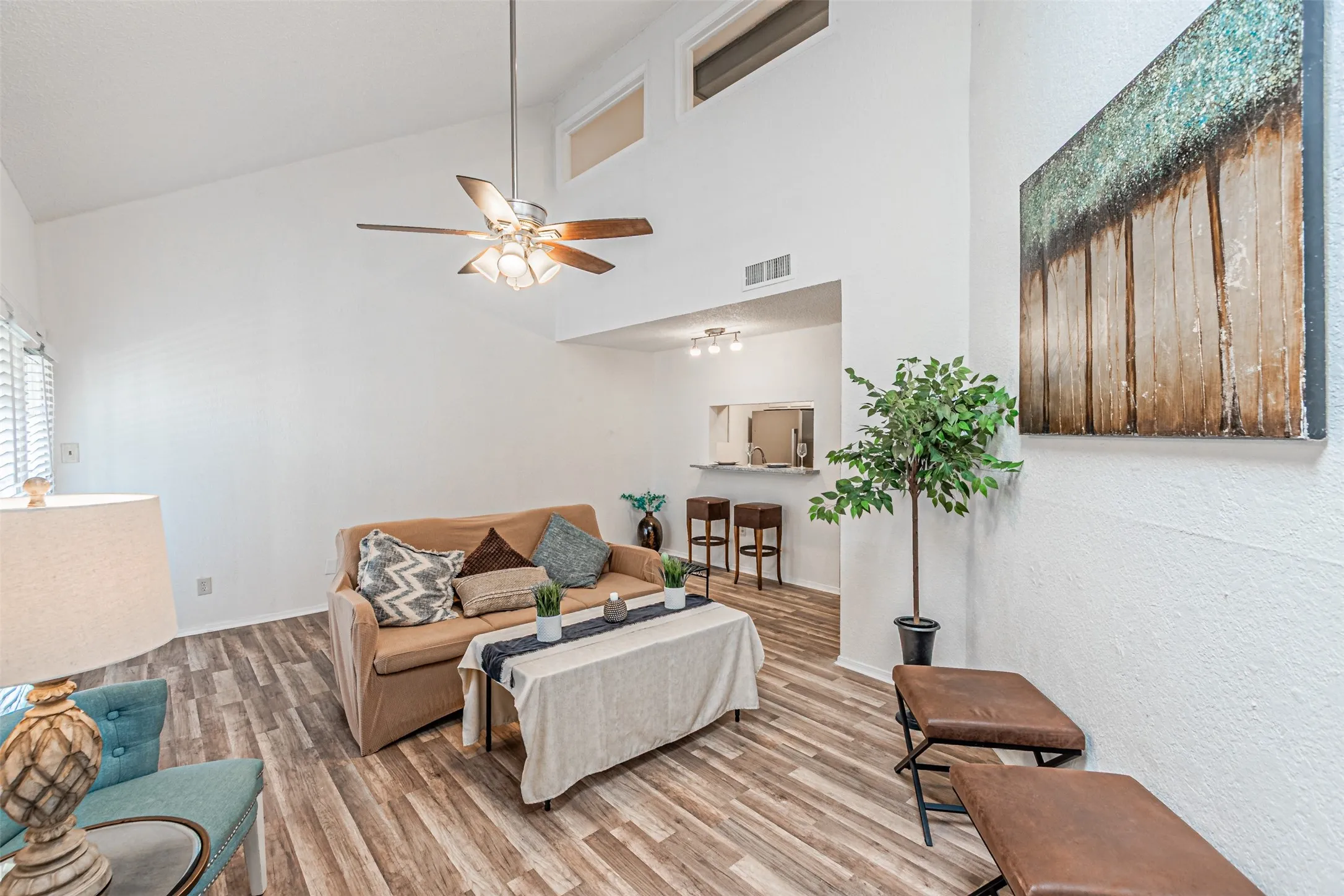 Condominium For Sale in Dallas County , 5590 Spring Valley Road C205, Dallas, Texas 75254, 2 Bedroom, 2 Bathroom, 1 Garage spaces, 920 Sqft, built in 1982, mls#21310203, Real Estate Agent in Dallas, Homes For Sale in Dallas county, Homes For Sale in Dallas, Realtor in Dallas Texas, Real Estate Brokerage Independent Realty Texas, Luminita Cordes Realtor