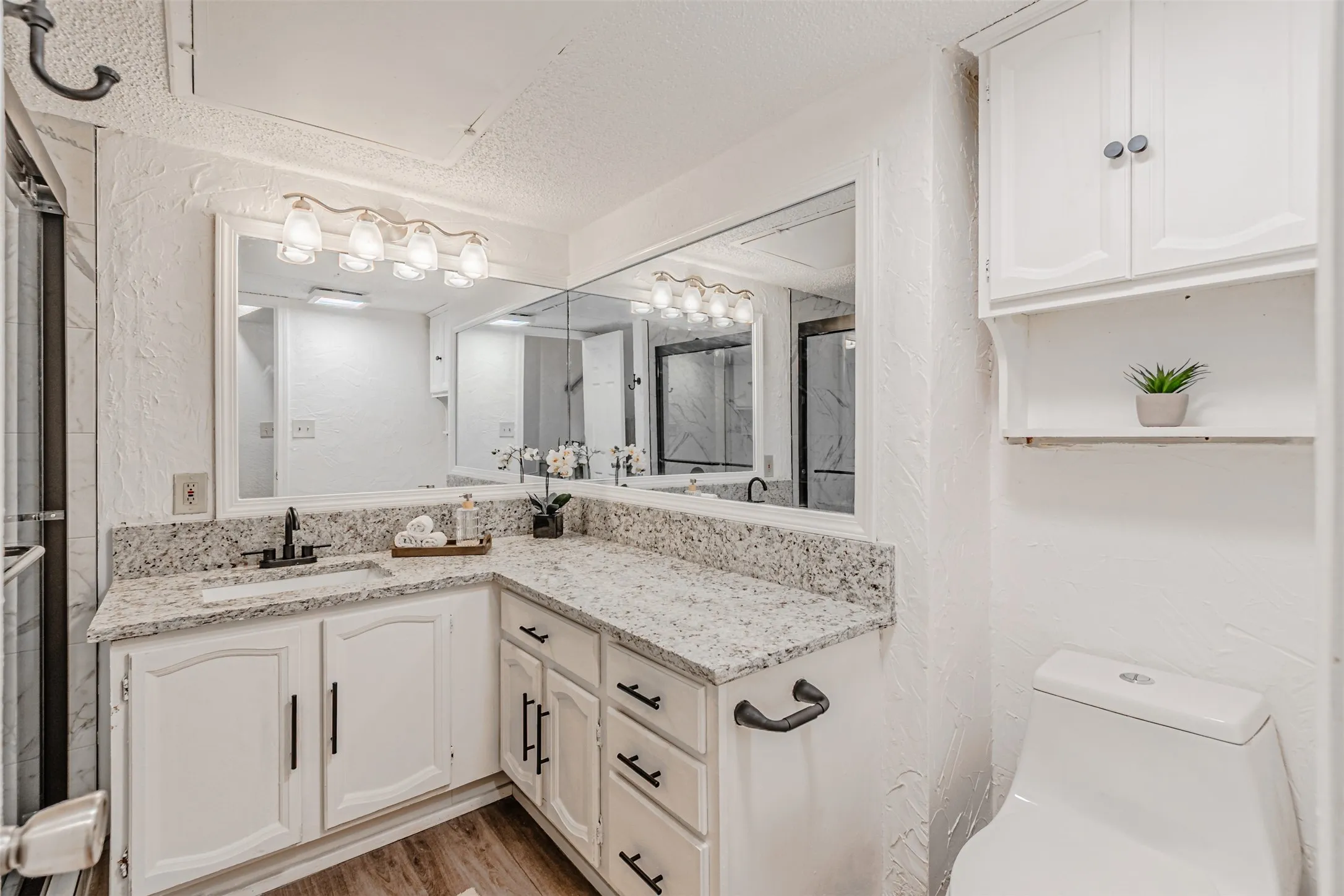 Condominium For Sale in Dallas County , 5590 Spring Valley Road C205, Dallas, Texas 75254, 2 Bedroom, 2 Bathroom, 1 Garage spaces, 920 Sqft, built in 1982, mls#21310203, Real Estate Agent in Dallas, Homes For Sale in Dallas county, Homes For Sale in Dallas, Realtor in Dallas Texas, Real Estate Brokerage Independent Realty Texas, Luminita Cordes Realtor