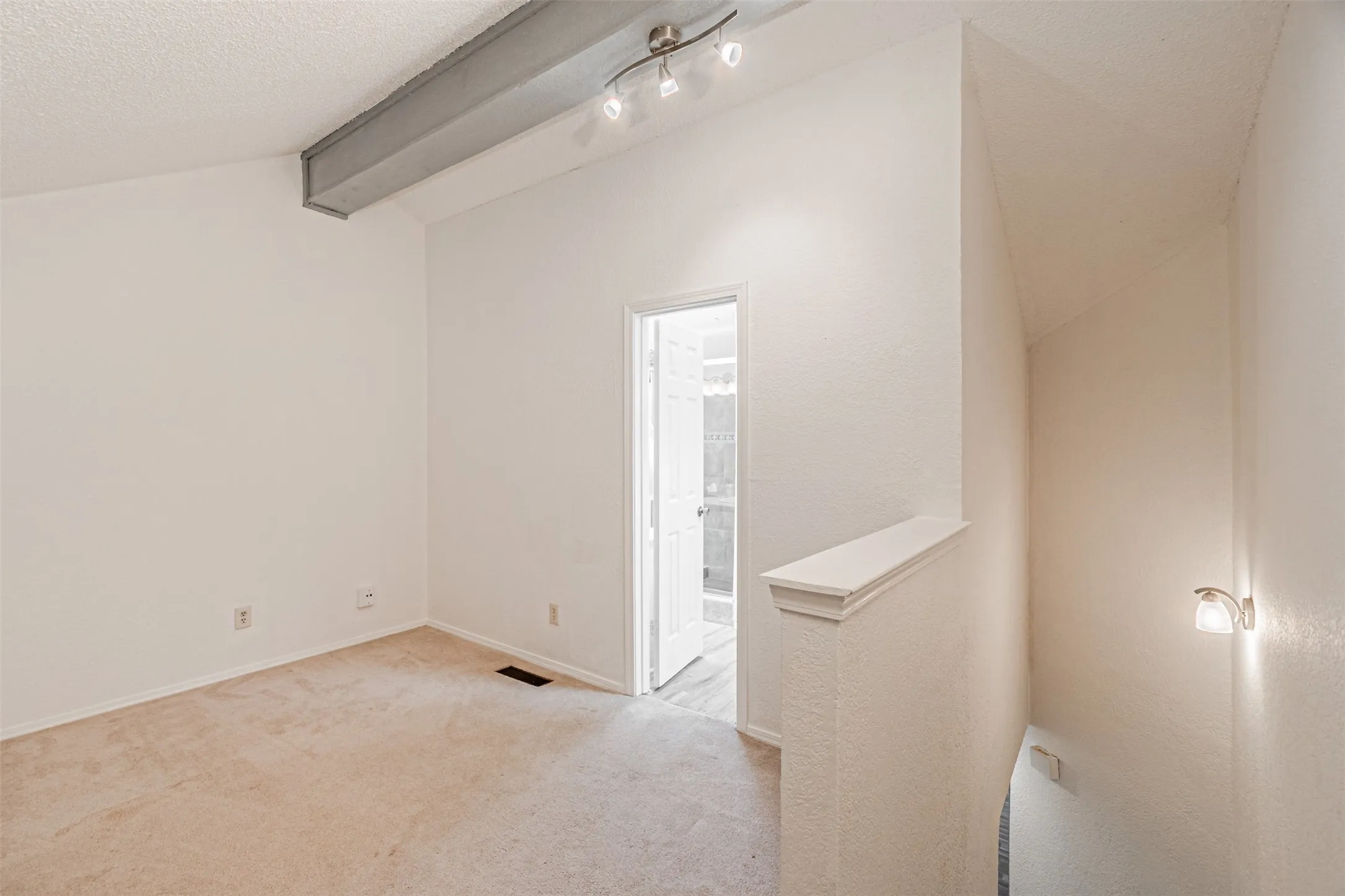 Condominium For Sale in Dallas County , 5590 Spring Valley Road C205, Dallas, Texas 75254, 2 Bedroom, 2 Bathroom, 1 Garage spaces, 920 Sqft, built in 1982, mls#21310203, Real Estate Agent in Dallas, Homes For Sale in Dallas county, Homes For Sale in Dallas, Realtor in Dallas Texas, Real Estate Brokerage Independent Realty Texas, Luminita Cordes Realtor