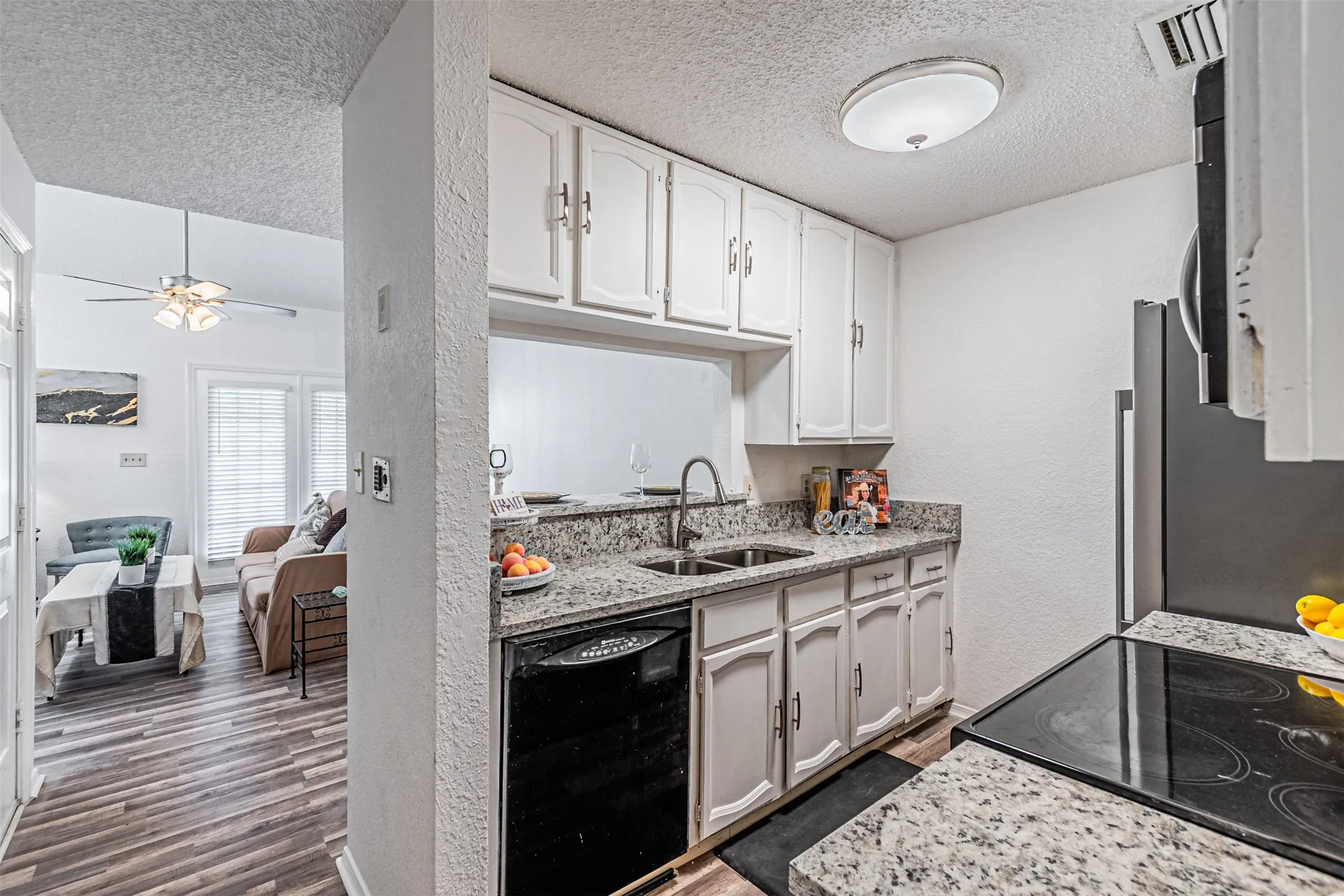Condominium For Sale in Dallas County , 5590 Spring Valley Road C205, Dallas, Texas 75254, 2 Bedroom, 2 Bathroom, 1 Garage spaces, 920 Sqft, built in 1982, mls#21310203, Real Estate Agent in Dallas, Homes For Sale in Dallas county, Homes For Sale in Dallas, Realtor in Dallas Texas, Real Estate Brokerage Independent Realty Texas, Luminita Cordes Realtor