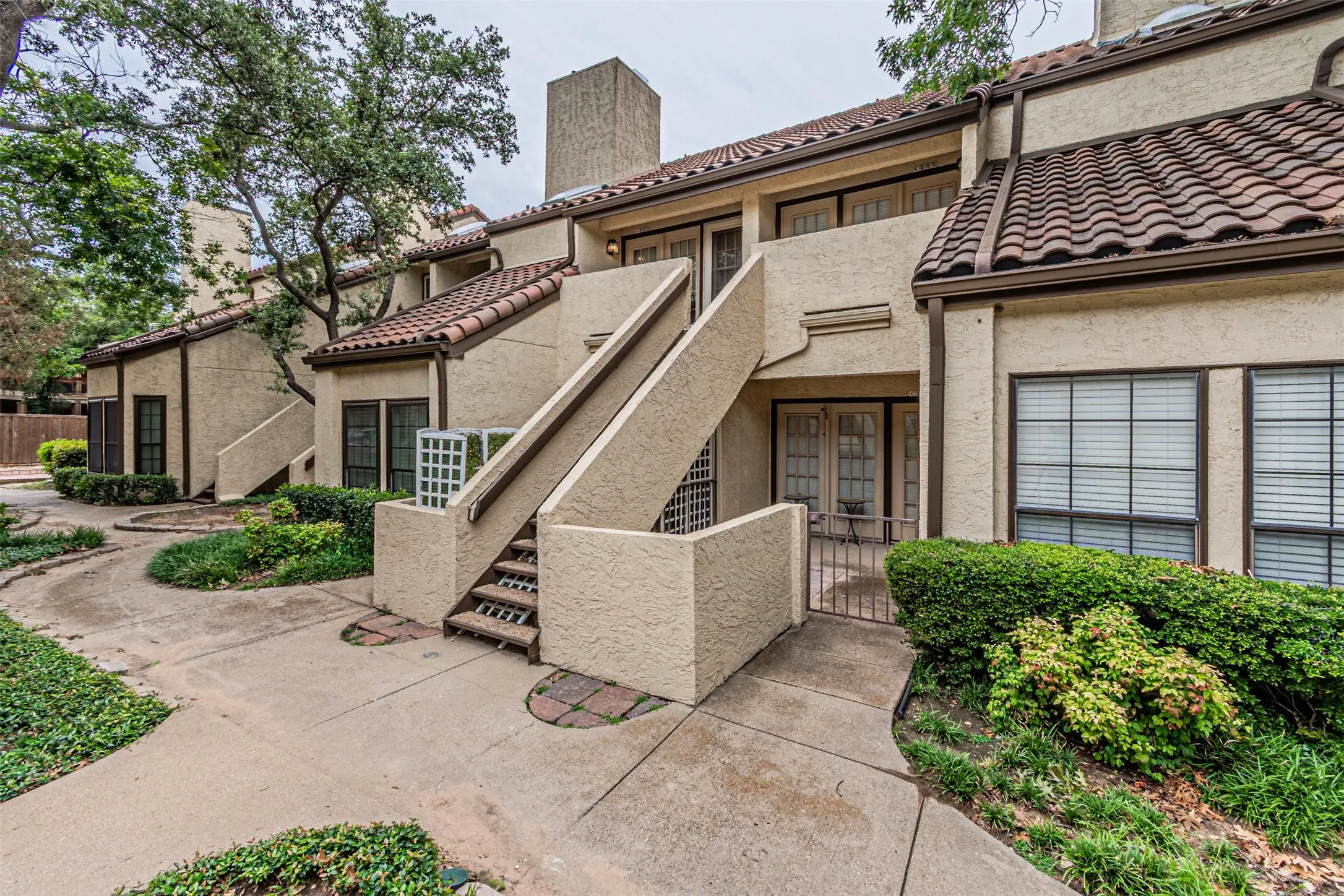 Condominium For Sale in Dallas County , 5590 Spring Valley Road C205, Dallas, Texas 75254, 2 Bedroom, 2 Bathroom, 1 Garage spaces, 920 Sqft, built in 1982, mls#21310203, Real Estate Agent in Dallas, Homes For Sale in Dallas county, Homes For Sale in Dallas, Realtor in Dallas Texas, Real Estate Brokerage Independent Realty Texas, Luminita Cordes Realtor