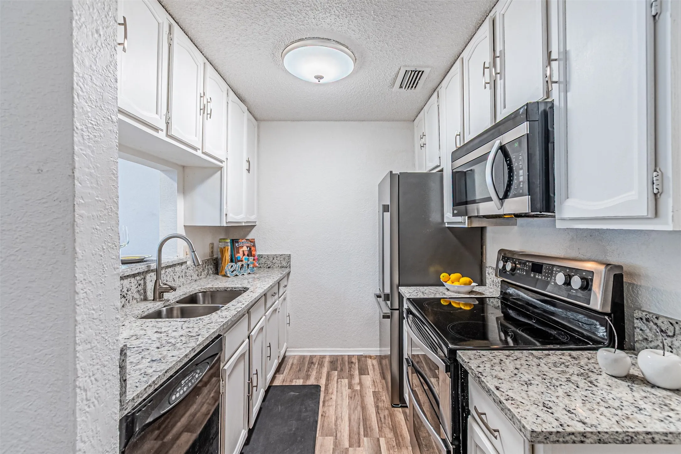 Condominium For Sale in Dallas County , 5590 Spring Valley Road C205, Dallas, Texas 75254, 2 Bedroom, 2 Bathroom, 1 Garage spaces, 920 Sqft, built in 1982, mls#21310203, Real Estate Agent in Dallas, Homes For Sale in Dallas county, Homes For Sale in Dallas, Realtor in Dallas Texas, Real Estate Brokerage Independent Realty Texas, Luminita Cordes Realtor