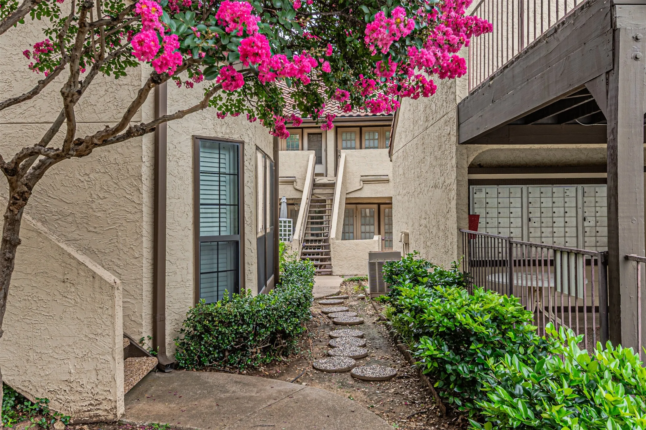 Condominium For Sale in Dallas County , 5590 Spring Valley Road C205, Dallas, Texas 75254, 2 Bedroom, 2 Bathroom, 1 Garage spaces, 920 Sqft, built in 1982, mls#21310203, Real Estate Agent in Dallas, Homes For Sale in Dallas county, Homes For Sale in Dallas, Realtor in Dallas Texas, Real Estate Brokerage Independent Realty Texas, Luminita Cordes Realtor