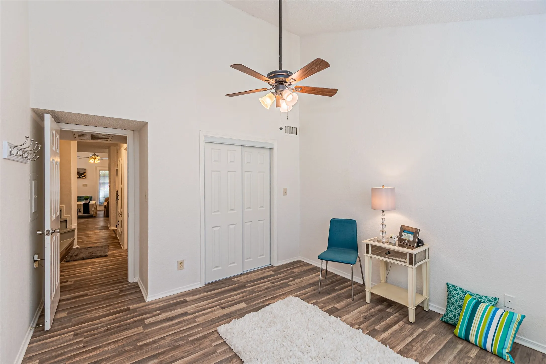 Condominium For Sale in Dallas County , 5590 Spring Valley Road C205, Dallas, Texas 75254, 2 Bedroom, 2 Bathroom, 1 Garage spaces, 920 Sqft, built in 1982, mls#21310203, Real Estate Agent in Dallas, Homes For Sale in Dallas county, Homes For Sale in Dallas, Realtor in Dallas Texas, Real Estate Brokerage Independent Realty Texas, Luminita Cordes Realtor