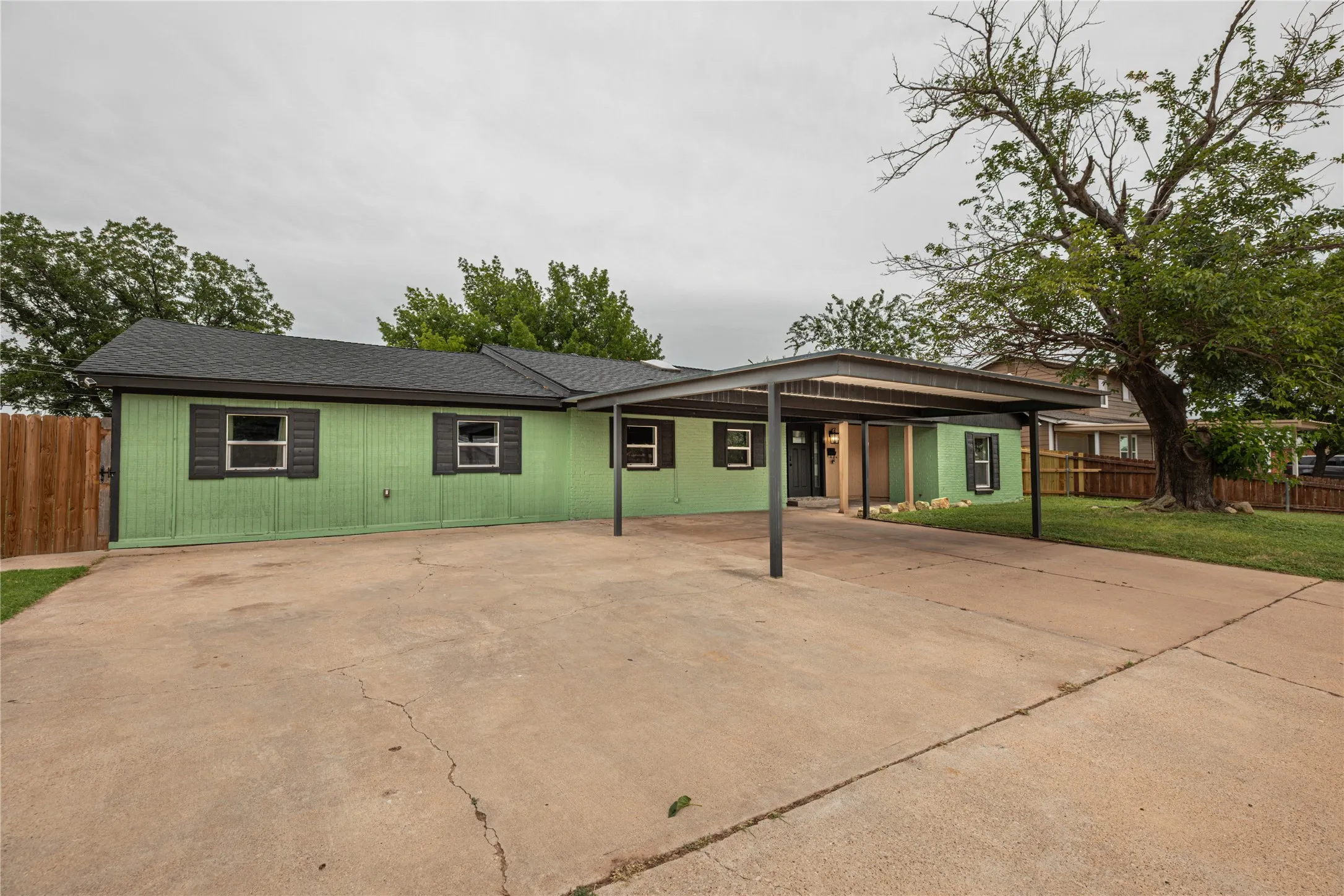 Single Family Residence For Rent in Taylor County , 2601 N Willis Street, Abilene, Texas 79603, 4 Bedroom, 3 Bathroom, Garage spaces, 2,678 Sqft, built in 1970, mls#21311698, Real Estate Agent in Abilene, Homes For Rent in Taylor county, Homes For Rent in Abilene, Realtor in Abilene Texas, Real Estate Brokerage Independent Realty Texas, Luminita Cordes Realtor