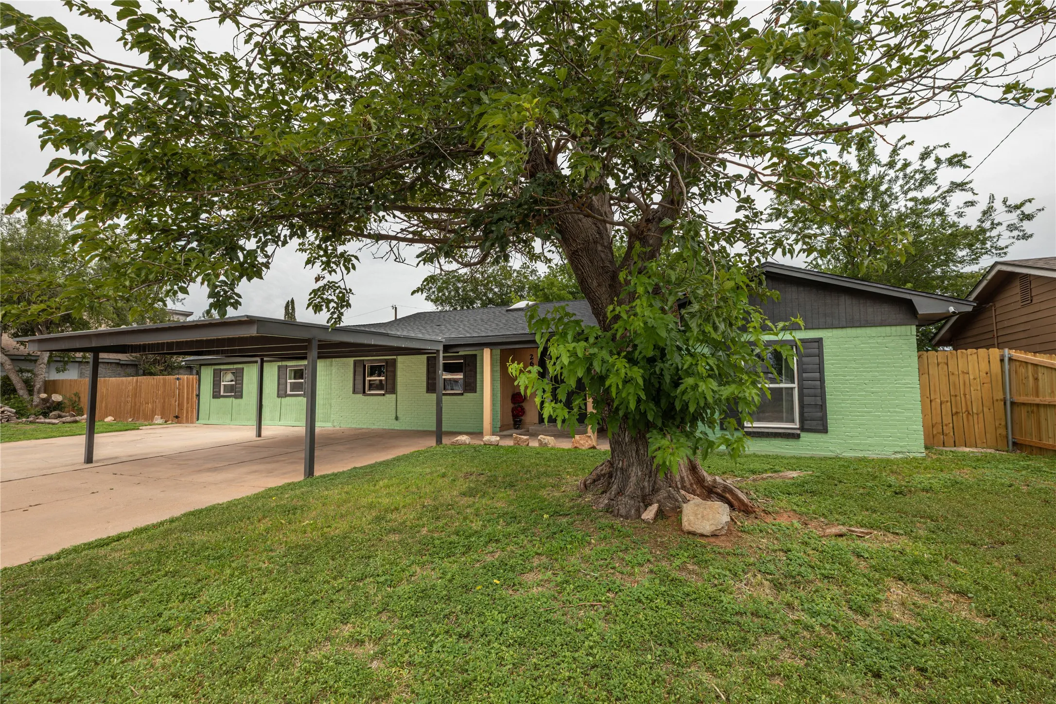Single Family Residence For Rent in Taylor County , 2601 N Willis Street, Abilene, Texas 79603, 4 Bedroom, 3 Bathroom, Garage spaces, 2,678 Sqft, built in 1970, mls#21311698, Real Estate Agent in Abilene, Homes For Rent in Taylor county, Homes For Rent in Abilene, Realtor in Abilene Texas, Real Estate Brokerage Independent Realty Texas, Luminita Cordes Realtor