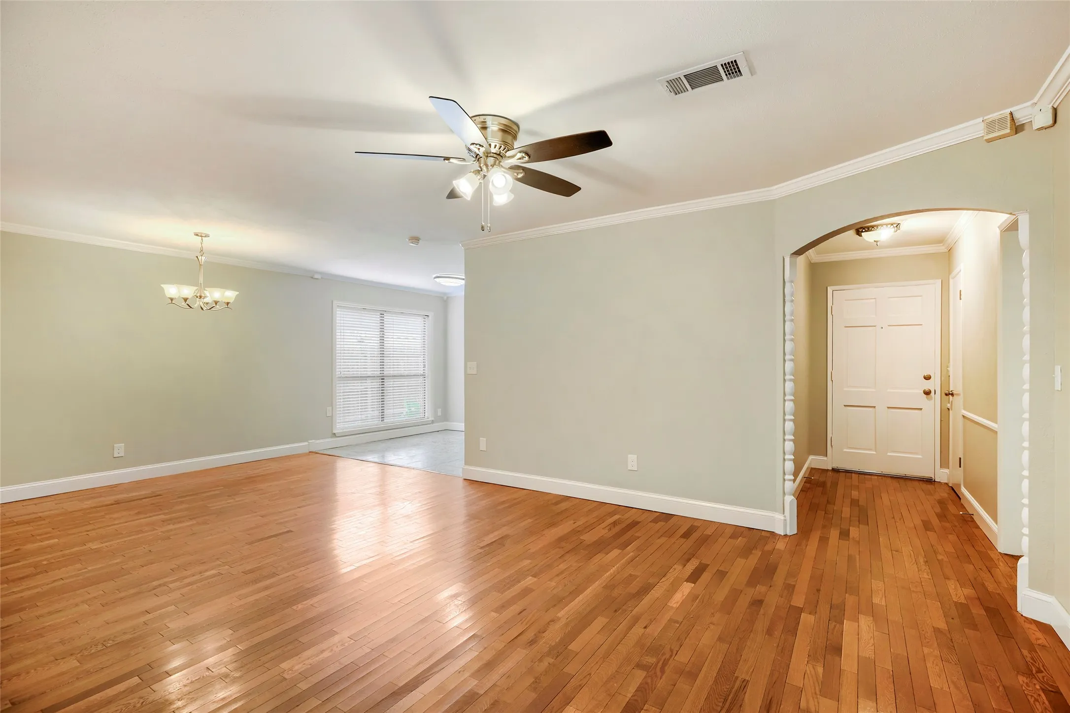 Single Family Residence For Sale in Dallas County , 8631 Charing Cross Lane, Dallas, Texas 75238, 4 Bedroom, 3 Bathroom, 2 Garage spaces, 2,066 Sqft, built in 1967, mls#21178844, Real Estate Agent in Dallas, Homes For Sale in Dallas county, Homes For Sale in Dallas, Realtor in Dallas Texas, Real Estate Brokerage Independent Realty Texas, Luminita Cordes Realtor