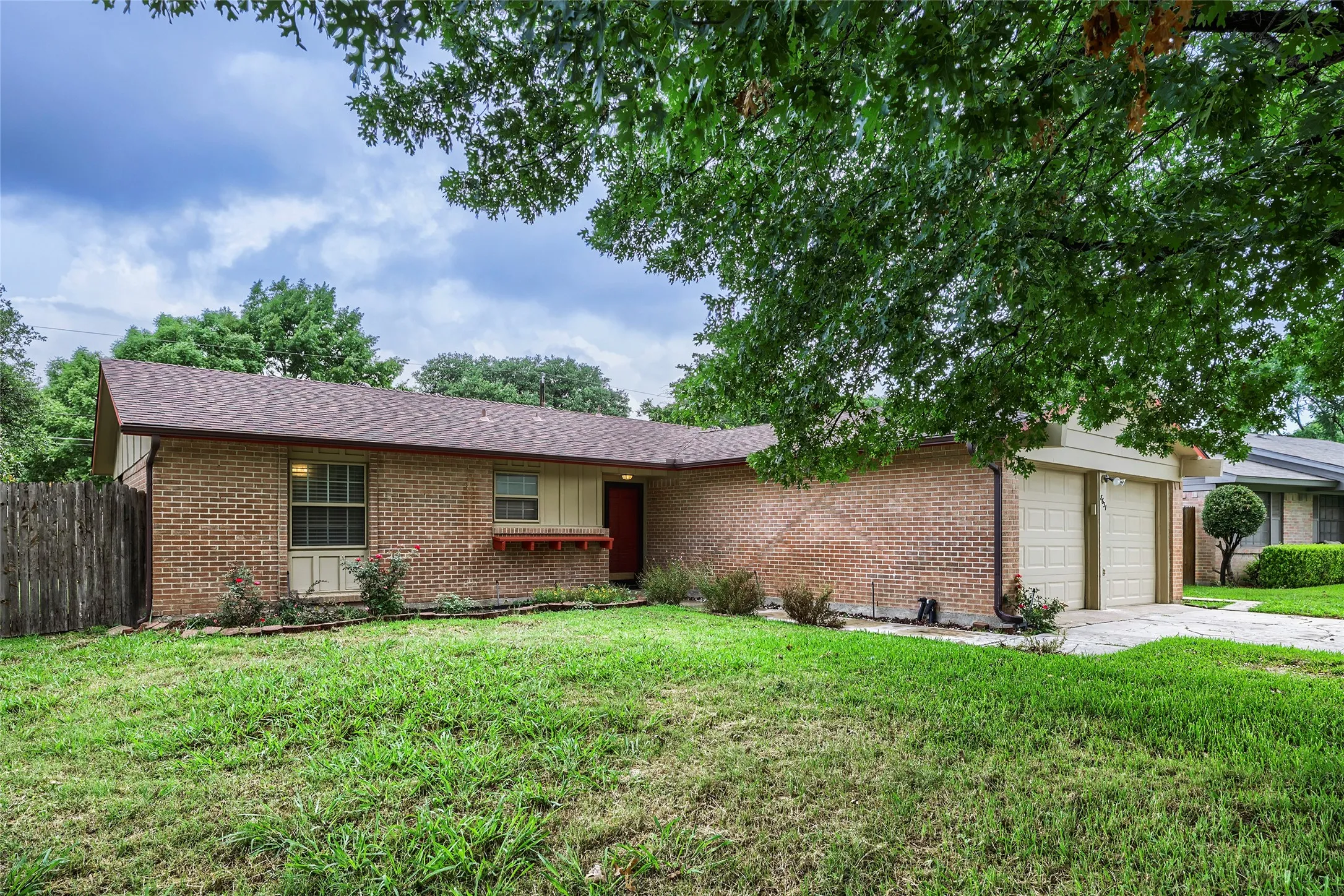 Single Family Residence For Sale in Dallas County , 8631 Charing Cross Lane, Dallas, Texas 75238, 4 Bedroom, 3 Bathroom, 2 Garage spaces, 2,066 Sqft, built in 1967, mls#21178844, Real Estate Agent in Dallas, Homes For Sale in Dallas county, Homes For Sale in Dallas, Realtor in Dallas Texas, Real Estate Brokerage Independent Realty Texas, Luminita Cordes Realtor