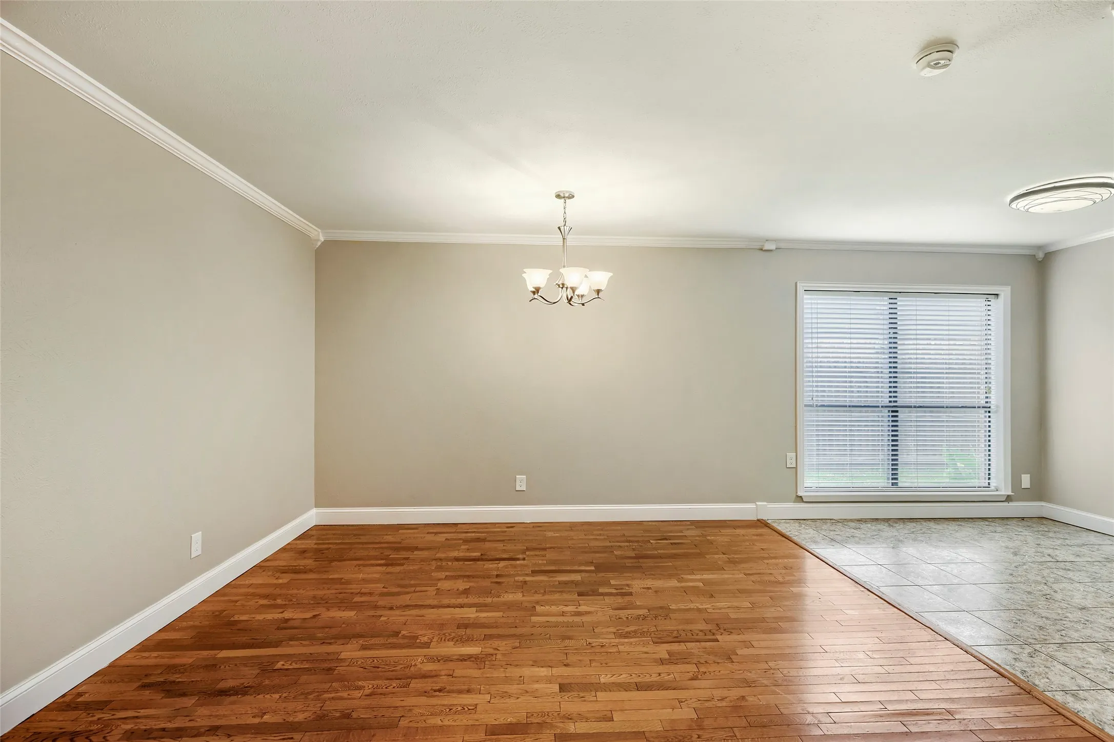 Single Family Residence For Sale in Dallas County , 8631 Charing Cross Lane, Dallas, Texas 75238, 4 Bedroom, 3 Bathroom, 2 Garage spaces, 2,066 Sqft, built in 1967, mls#21178844, Real Estate Agent in Dallas, Homes For Sale in Dallas county, Homes For Sale in Dallas, Realtor in Dallas Texas, Real Estate Brokerage Independent Realty Texas, Luminita Cordes Realtor