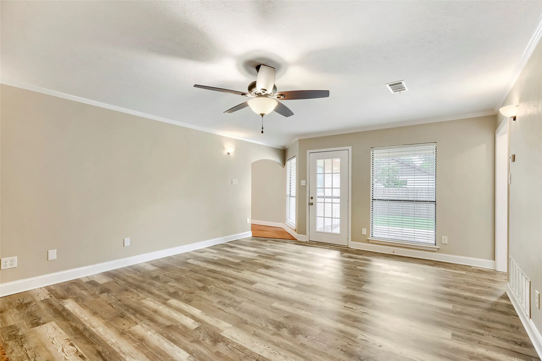 Single Family Residence For Sale in Dallas County , 8631 Charing Cross Lane, Dallas, Texas 75238, 4 Bedroom, 3 Bathroom, 2 Garage spaces, 2,066 Sqft, built in 1967, mls#21178844, Real Estate Agent in Dallas, Homes For Sale in Dallas county, Homes For Sale in Dallas, Realtor in Dallas Texas, Real Estate Brokerage Independent Realty Texas, Luminita Cordes Realtor