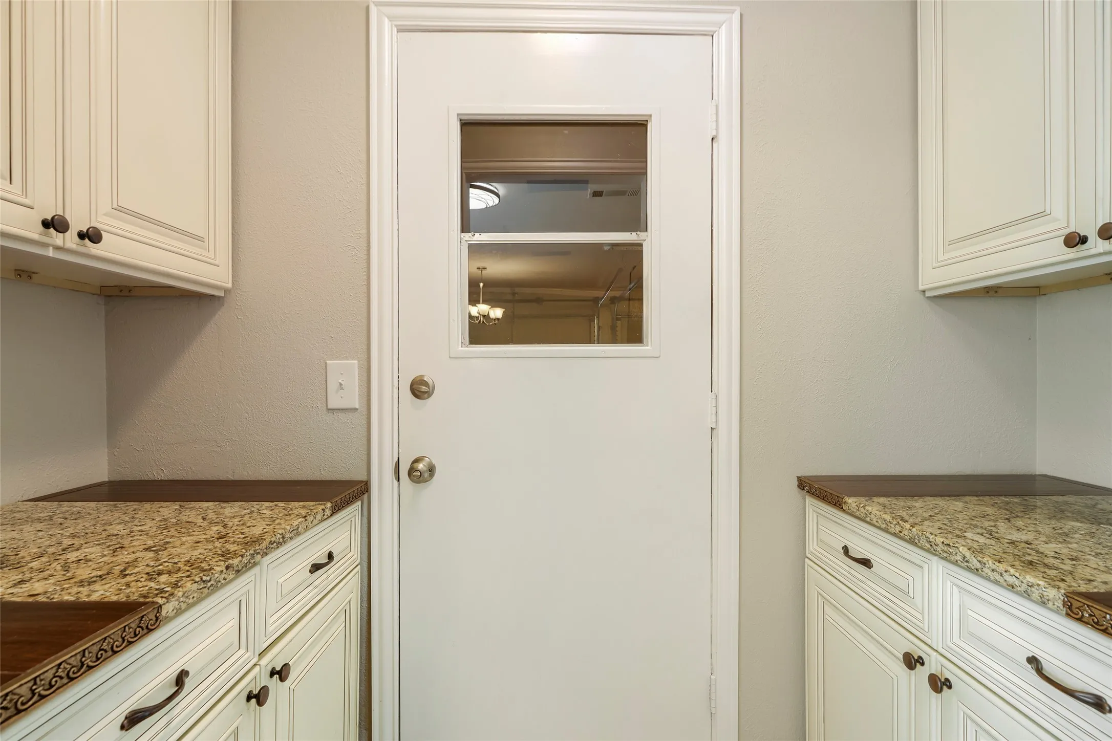 Single Family Residence For Sale in Dallas County , 8631 Charing Cross Lane, Dallas, Texas 75238, 4 Bedroom, 3 Bathroom, 2 Garage spaces, 2,066 Sqft, built in 1967, mls#21178844, Real Estate Agent in Dallas, Homes For Sale in Dallas county, Homes For Sale in Dallas, Realtor in Dallas Texas, Real Estate Brokerage Independent Realty Texas, Luminita Cordes Realtor