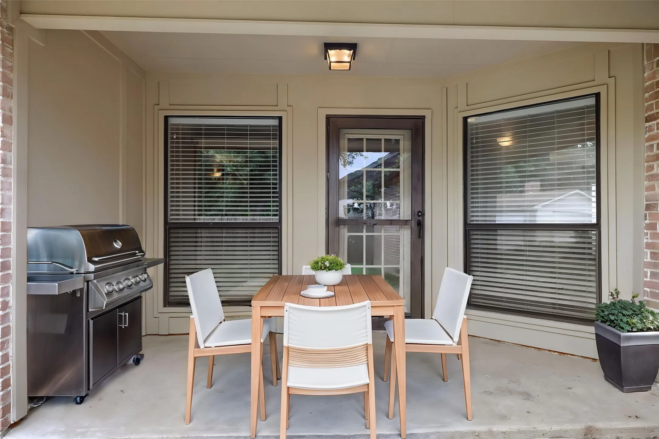 Single Family Residence For Sale in Dallas County , 8631 Charing Cross Lane, Dallas, Texas 75238, 4 Bedroom, 3 Bathroom, 2 Garage spaces, 2,066 Sqft, built in 1967, mls#21178844, Real Estate Agent in Dallas, Homes For Sale in Dallas county, Homes For Sale in Dallas, Realtor in Dallas Texas, Real Estate Brokerage Independent Realty Texas, Luminita Cordes Realtor