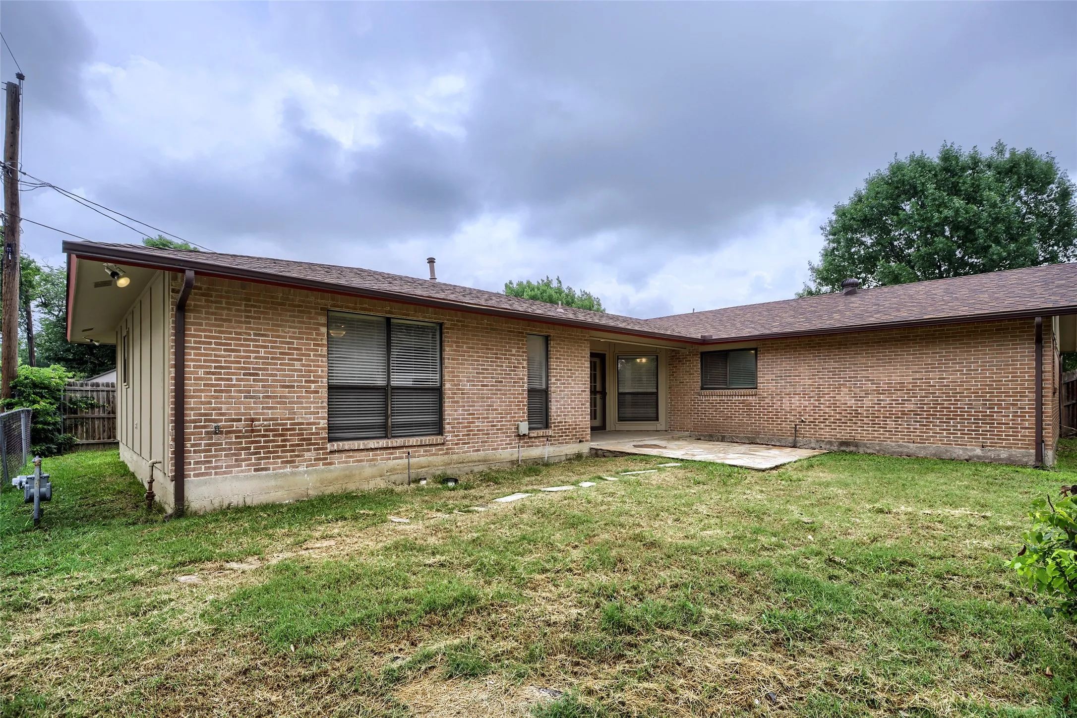 Single Family Residence For Sale in Dallas County , 8631 Charing Cross Lane, Dallas, Texas 75238, 4 Bedroom, 3 Bathroom, 2 Garage spaces, 2,066 Sqft, built in 1967, mls#21178844, Real Estate Agent in Dallas, Homes For Sale in Dallas county, Homes For Sale in Dallas, Realtor in Dallas Texas, Real Estate Brokerage Independent Realty Texas, Luminita Cordes Realtor