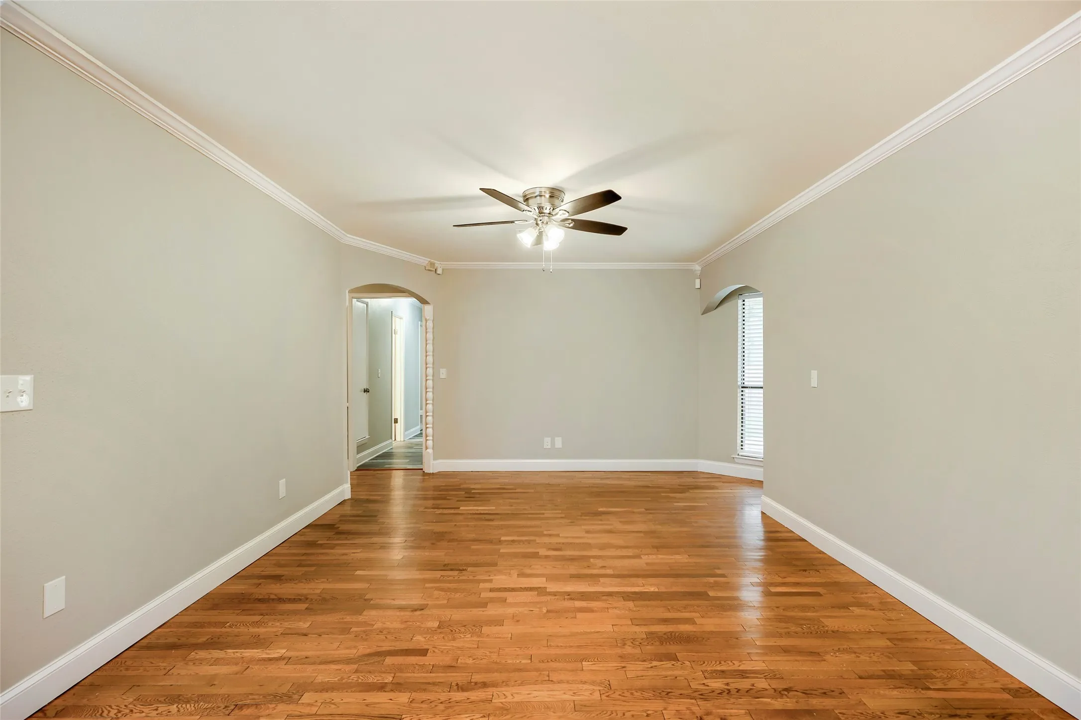 Single Family Residence For Sale in Dallas County , 8631 Charing Cross Lane, Dallas, Texas 75238, 4 Bedroom, 3 Bathroom, 2 Garage spaces, 2,066 Sqft, built in 1967, mls#21178844, Real Estate Agent in Dallas, Homes For Sale in Dallas county, Homes For Sale in Dallas, Realtor in Dallas Texas, Real Estate Brokerage Independent Realty Texas, Luminita Cordes Realtor