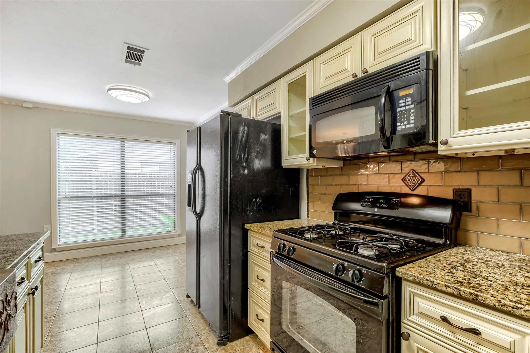 Single Family Residence For Sale in Dallas County , 8631 Charing Cross Lane, Dallas, Texas 75238, 4 Bedroom, 3 Bathroom, 2 Garage spaces, 2,066 Sqft, built in 1967, mls#21178844, Real Estate Agent in Dallas, Homes For Sale in Dallas county, Homes For Sale in Dallas, Realtor in Dallas Texas, Real Estate Brokerage Independent Realty Texas, Luminita Cordes Realtor