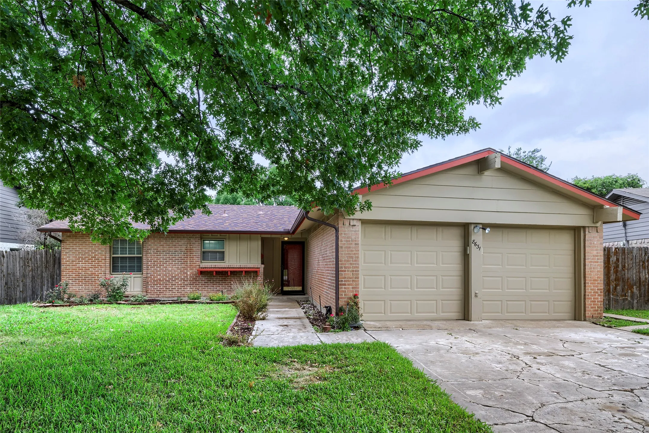 Single Family Residence For Sale in Dallas County , 8631 Charing Cross Lane, Dallas, Texas 75238, 4 Bedroom, 3 Bathroom, 2 Garage spaces, 2,066 Sqft, built in 1967, mls#21178844, Real Estate Agent in Dallas, Homes For Sale in Dallas county, Homes For Sale in Dallas, Realtor in Dallas Texas, Real Estate Brokerage Independent Realty Texas, Luminita Cordes Realtor