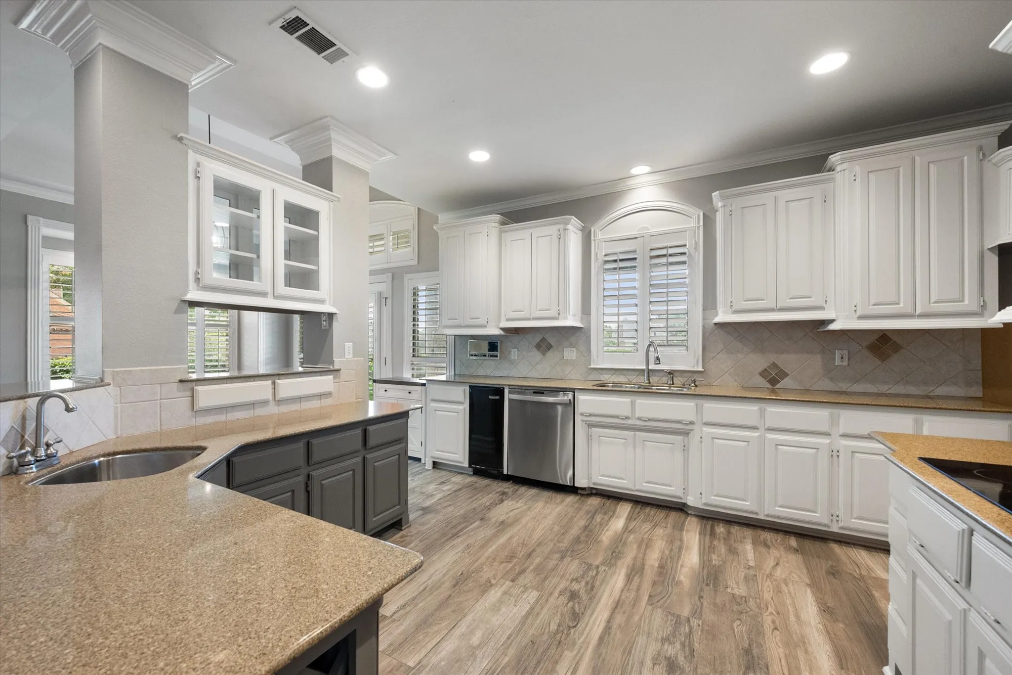 Kithen features a duel kitchen sink and a prep sink at the breakfast bar counter top