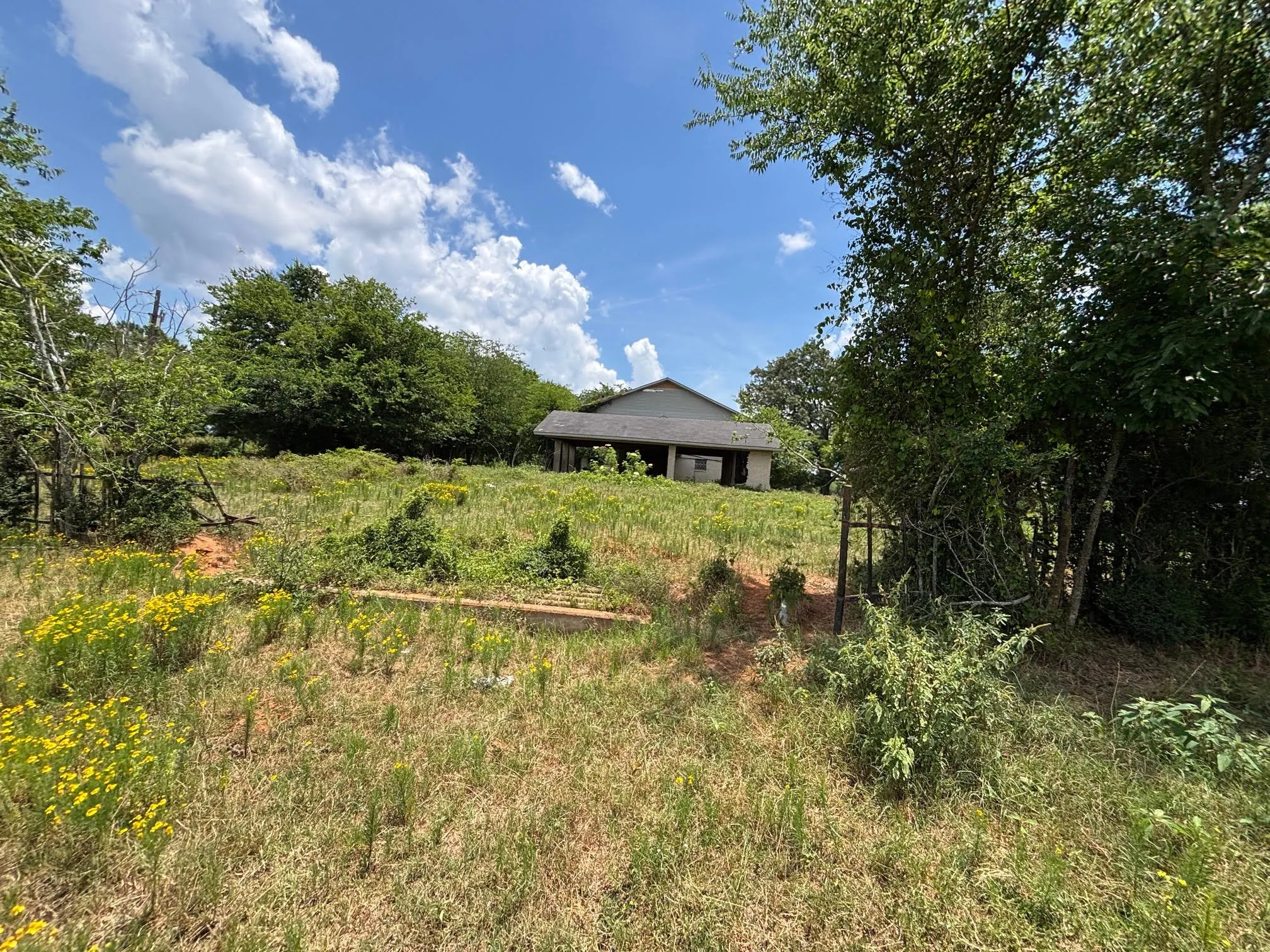 Single Family Residence For Sale in Angelina County , 3834 Fenley Flat Road, Lufkin, Texas 75969, 4 Bedrooms, 3 Bathrooms, 2 Garage spaces, 3,820 Sqft, built in 1974, Price $49,800, mls#21311709, Real Estate Agent in Lufkin, Homes For Sale in Angelina county, Homes For Sale in Lufkin, Realtor in Lufkin Texas, Real Estate Brokerage Independent Realty Texas, Luminita Cordes Realtor