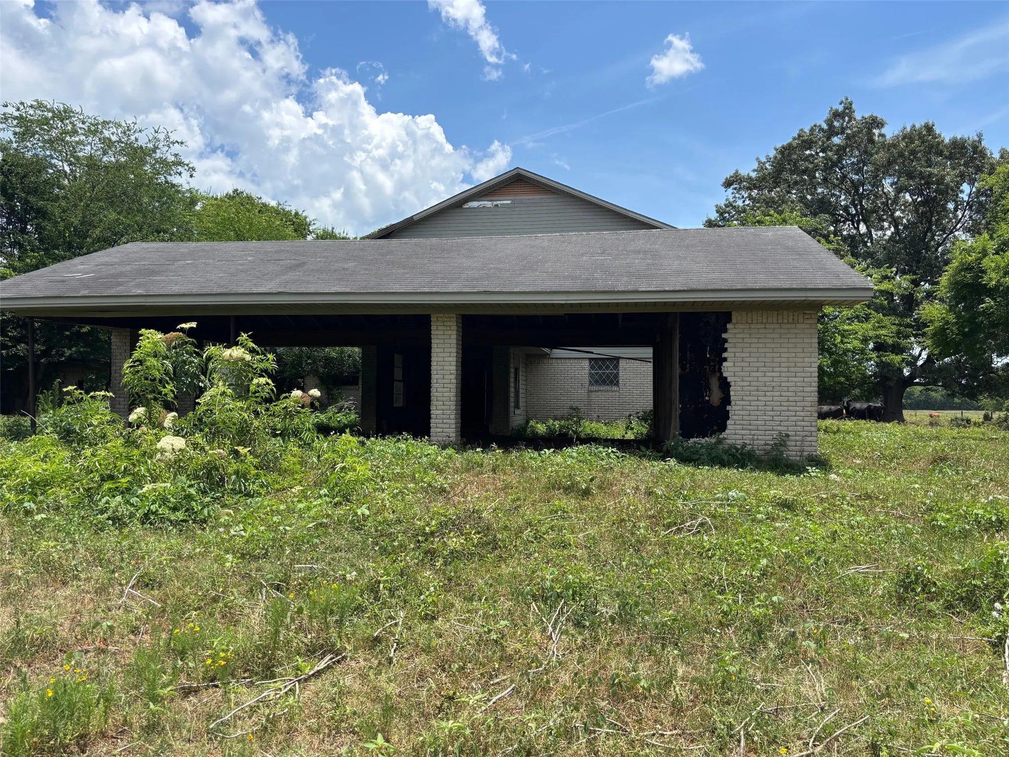 Single Family Residence For Sale in Angelina County , 3834 Fenley Flat Road, Lufkin, Texas 75969, 4 Bedrooms, 3 Bathrooms, 2 Garage spaces, 3,820 Sqft, built in 1974, Price $49,800, mls#21311709, Real Estate Agent in Lufkin, Homes For Sale in Angelina county, Homes For Sale in Lufkin, Realtor in Lufkin Texas, Real Estate Brokerage Independent Realty Texas, Luminita Cordes Realtor