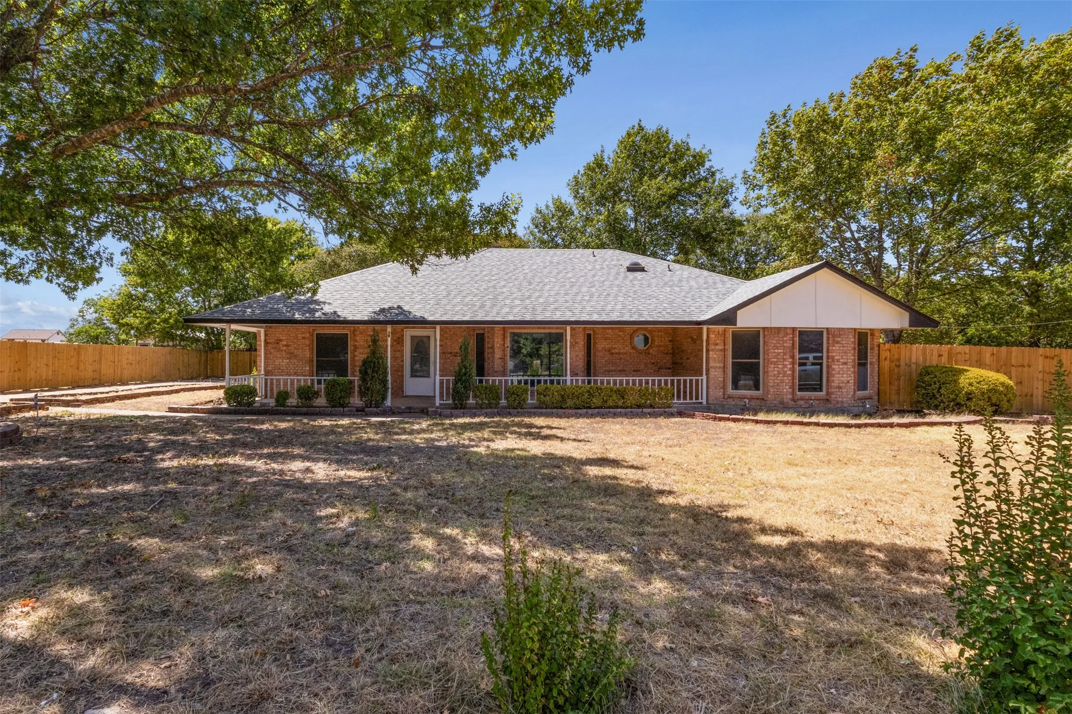 Single Family Residence For Sale in Ellis County , 149 Lassetter Drive, Red Oak, Texas 75154, 4 Bedroom, 2 Bathroom, 2 Garage spaces, 1,717 Sqft, built in 1986, mls#21311715, Real Estate Agent in Red Oak, Homes For Sale in Ellis county, Homes For Sale in Red Oak, Realtor in Red Oak Texas, Real Estate Brokerage Independent Realty Texas, Luminita Cordes Realtor