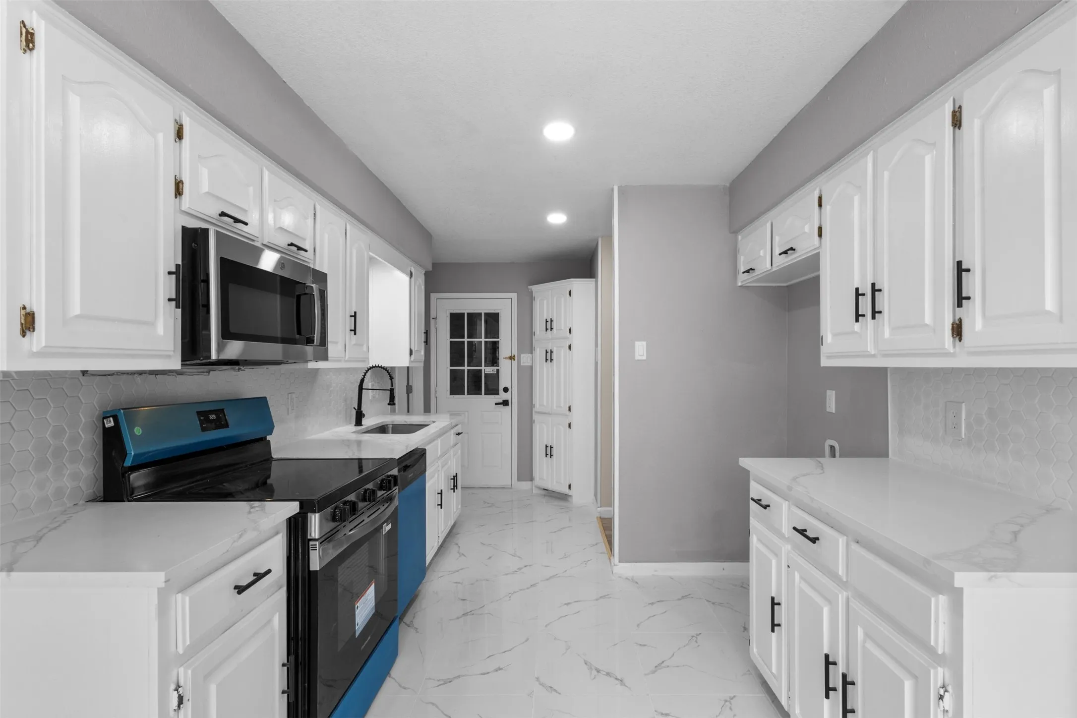Single Family Residence For Sale in Ellis County , 149 Lassetter Drive, Red Oak, Texas 75154, 4 Bedroom, 2 Bathroom, 2 Garage spaces, 1,717 Sqft, built in 1986, mls#21311715, Real Estate Agent in Red Oak, Homes For Sale in Ellis county, Homes For Sale in Red Oak, Realtor in Red Oak Texas, Real Estate Brokerage Independent Realty Texas, Luminita Cordes Realtor