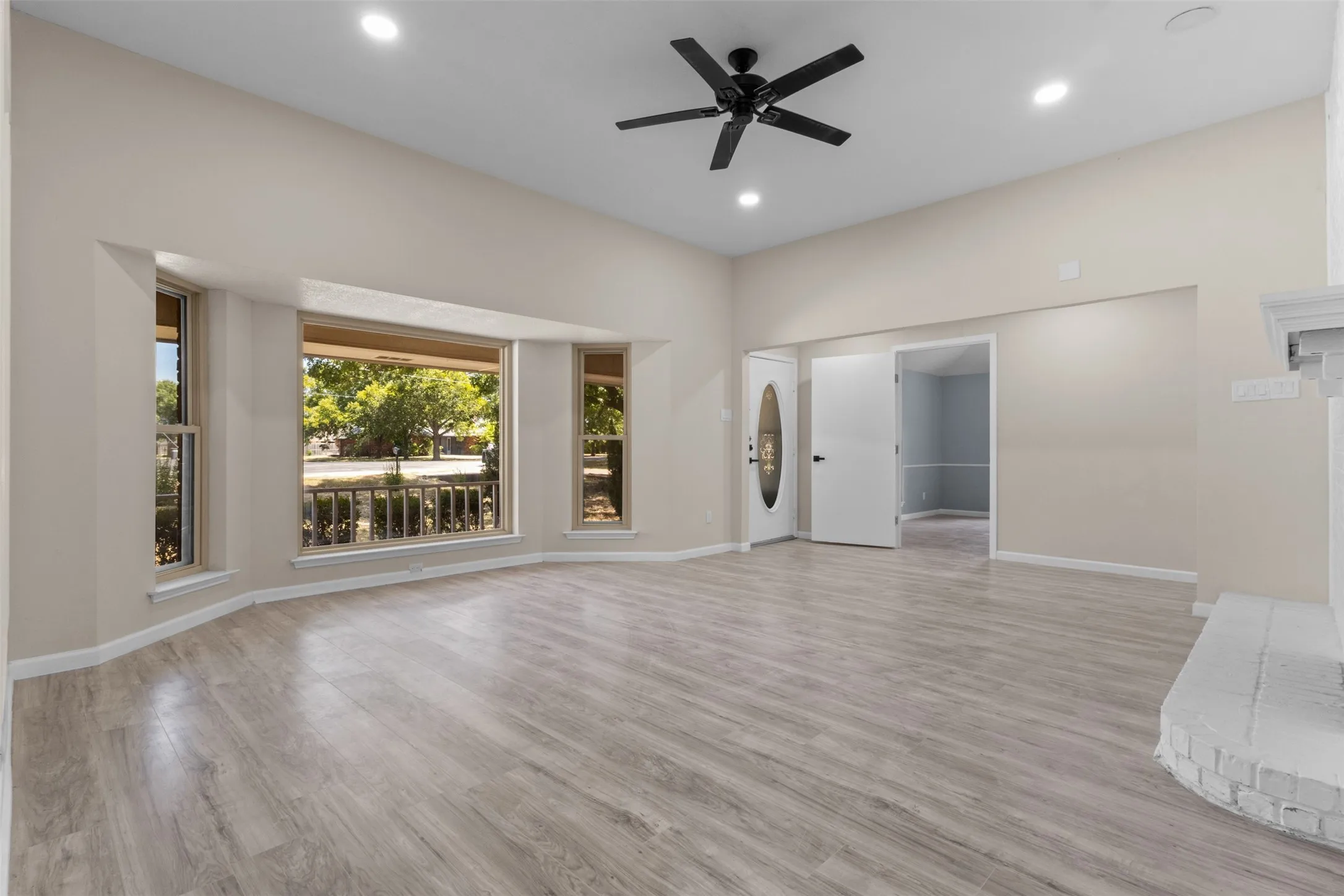Single Family Residence For Sale in Ellis County , 149 Lassetter Drive, Red Oak, Texas 75154, 4 Bedroom, 2 Bathroom, 2 Garage spaces, 1,717 Sqft, built in 1986, mls#21311715, Real Estate Agent in Red Oak, Homes For Sale in Ellis county, Homes For Sale in Red Oak, Realtor in Red Oak Texas, Real Estate Brokerage Independent Realty Texas, Luminita Cordes Realtor