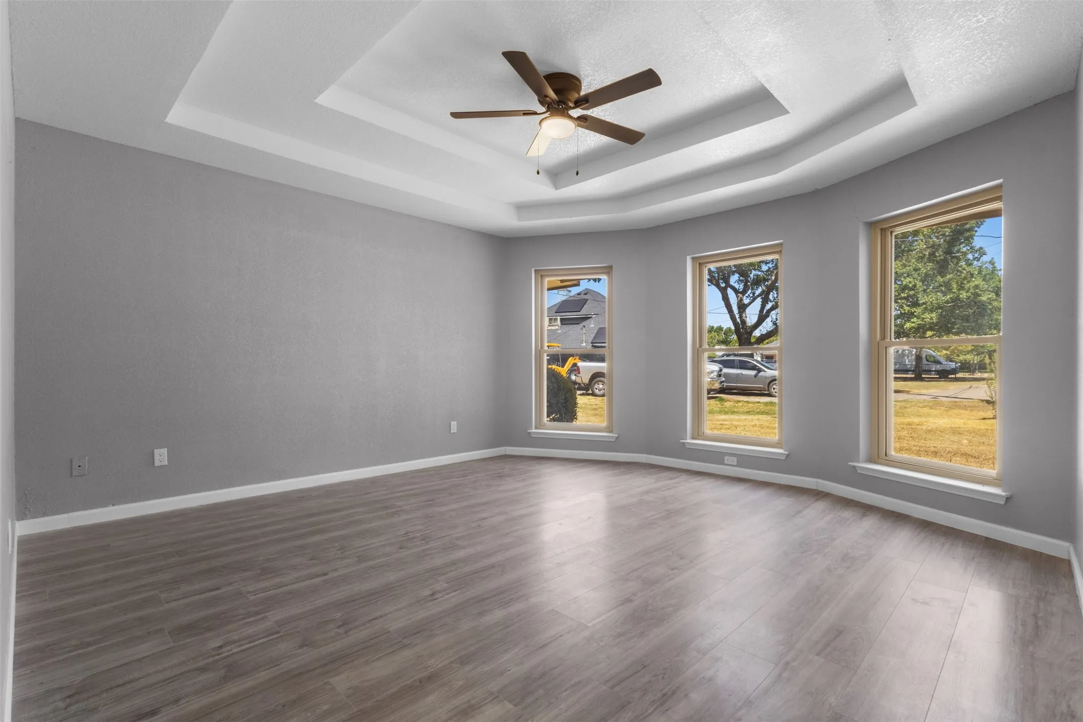 Single Family Residence For Sale in Ellis County , 149 Lassetter Drive, Red Oak, Texas 75154, 4 Bedroom, 2 Bathroom, 2 Garage spaces, 1,717 Sqft, built in 1986, mls#21311715, Real Estate Agent in Red Oak, Homes For Sale in Ellis county, Homes For Sale in Red Oak, Realtor in Red Oak Texas, Real Estate Brokerage Independent Realty Texas, Luminita Cordes Realtor