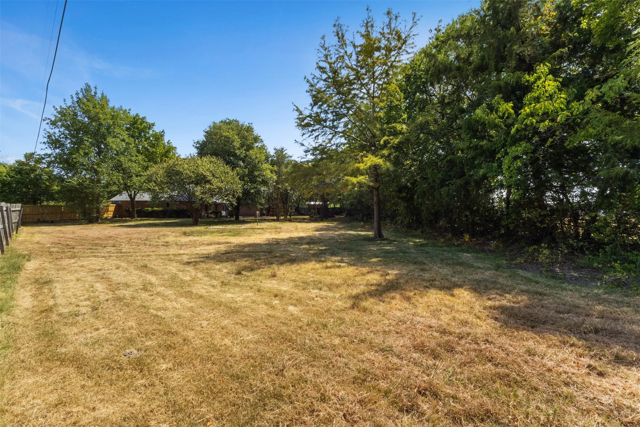 Single Family Residence For Sale in Ellis County , 149 Lassetter Drive, Red Oak, Texas 75154, 4 Bedroom, 2 Bathroom, 2 Garage spaces, 1,717 Sqft, built in 1986, mls#21311715, Real Estate Agent in Red Oak, Homes For Sale in Ellis county, Homes For Sale in Red Oak, Realtor in Red Oak Texas, Real Estate Brokerage Independent Realty Texas, Luminita Cordes Realtor
